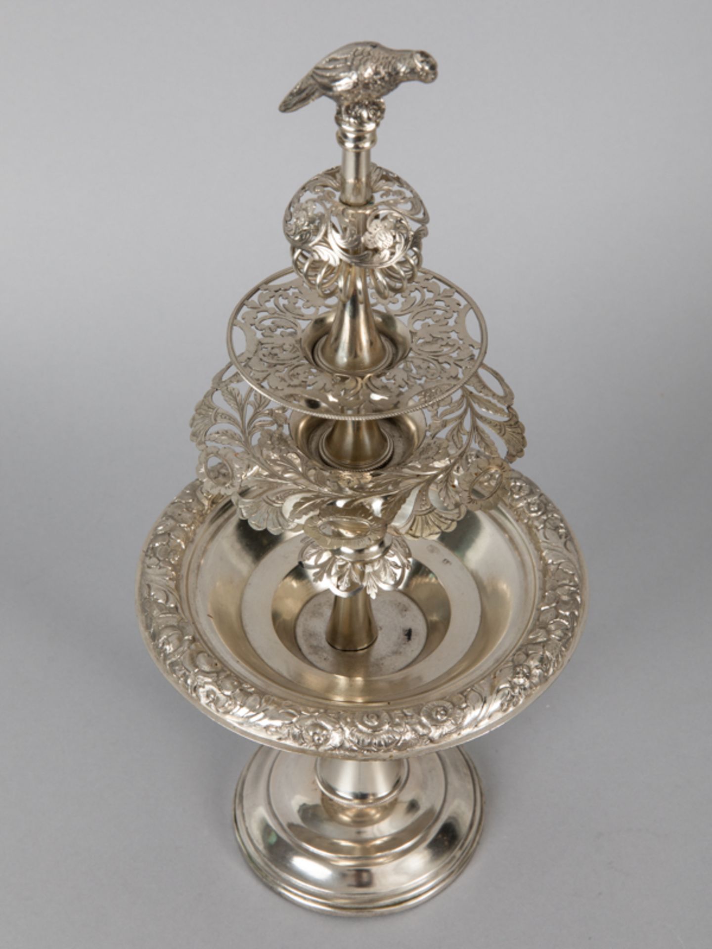 Kleine Biedermeier-Etagère; Österreich-Ungarn; 1. Hälfte 19. Jh.Silber (13-löthig); ca. 398 g; - Image 5 of 6