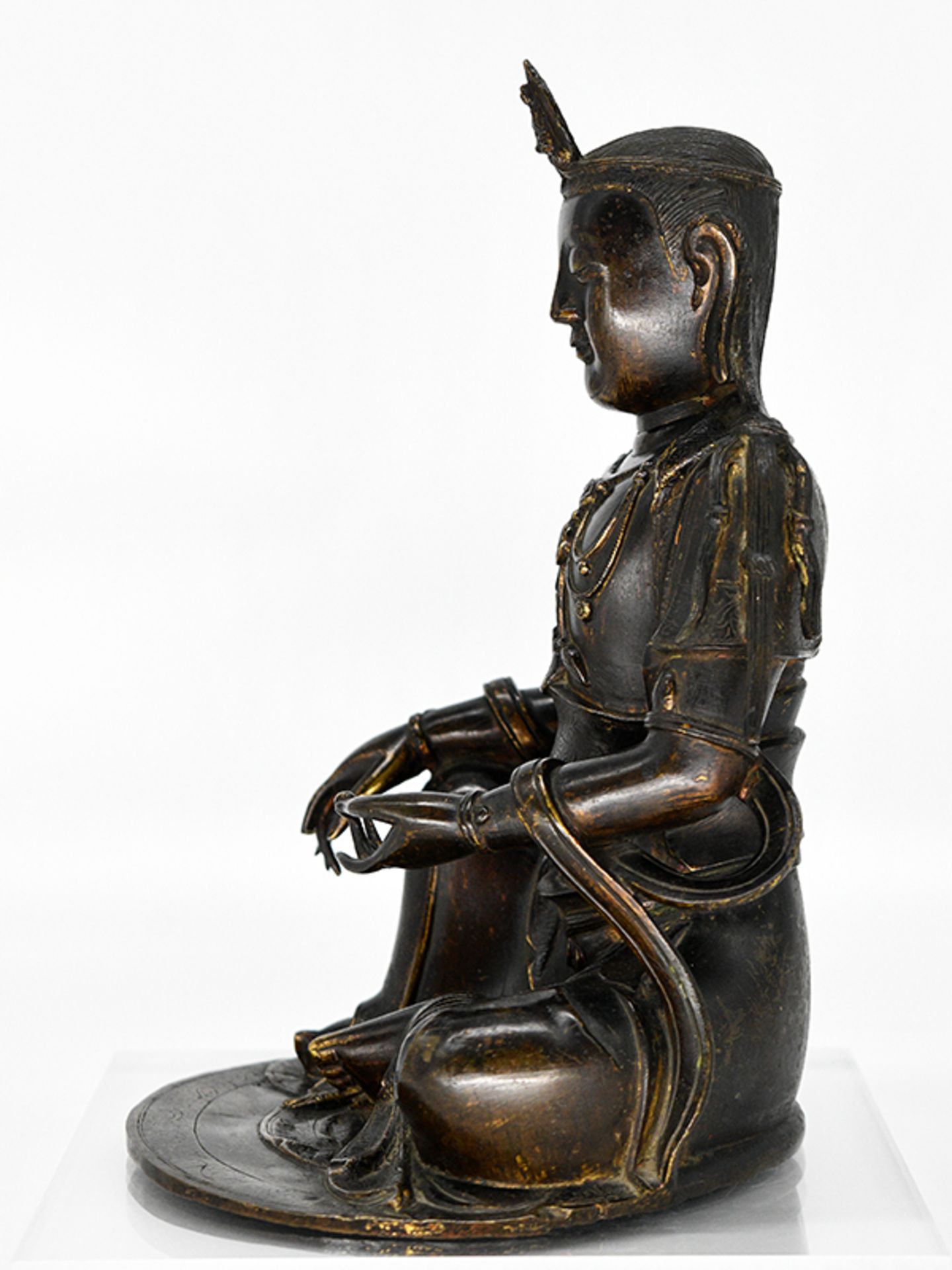 Bronze-Plastik der "Guan Yin"/ Buddha; China; wohl Ming-Dynastie (1368 - 1644).<br><br>Bronze mit Re - Bild 3 aus 20