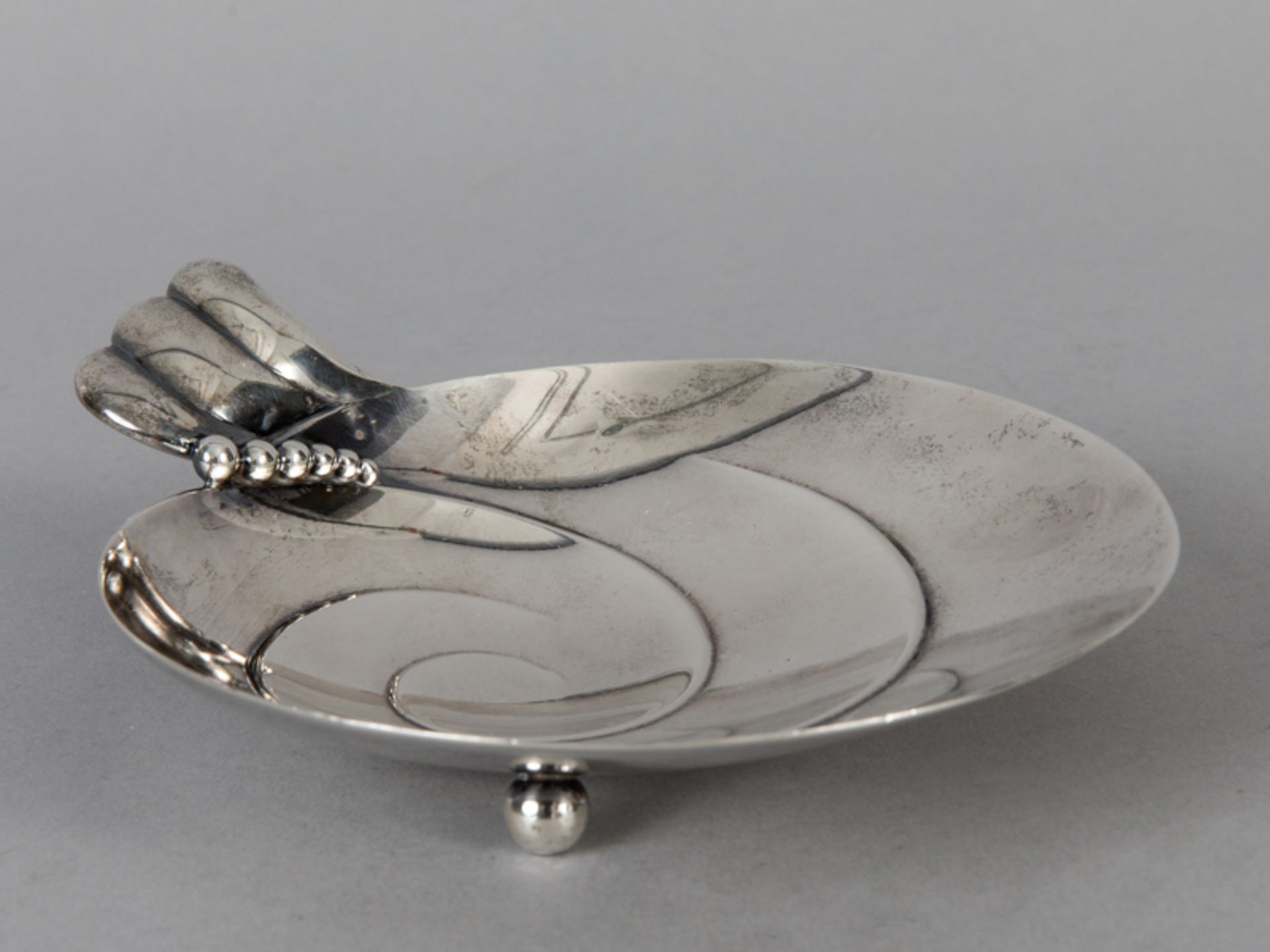 Kleine Anbietschale; Tiffany & Co./USA; 20. Jh.925/-Silber; ca. 166 g; runde gemuldete Form mit