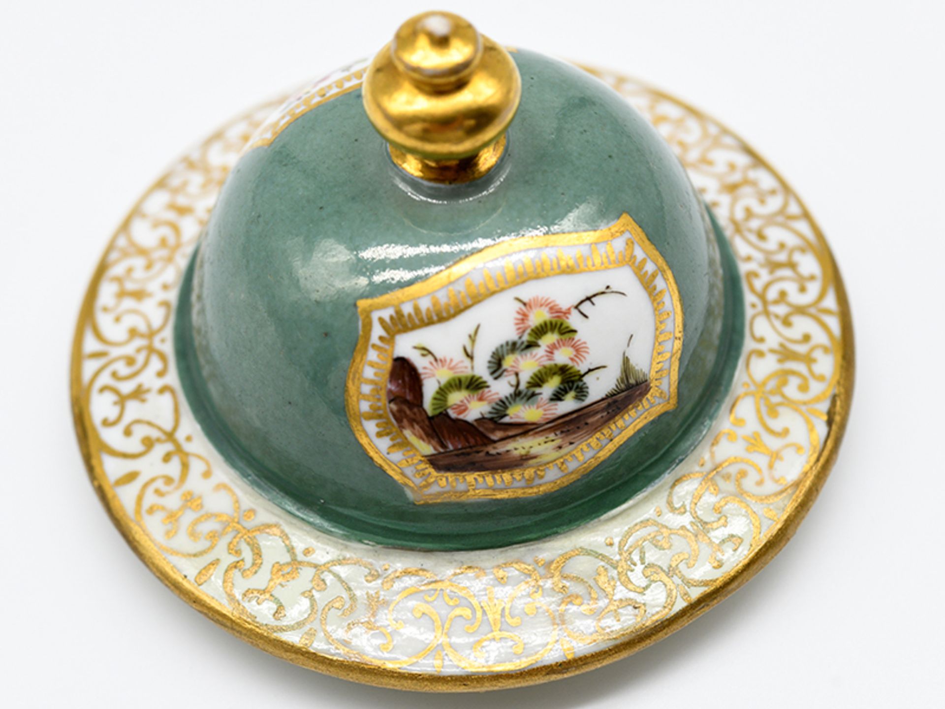 Deckelvase mit Chinoiserien; Werkstatt Joh. Ehrenfried Stadler; Meissen; ca. 1726-30.Weißporzellan - Image 11 of 15