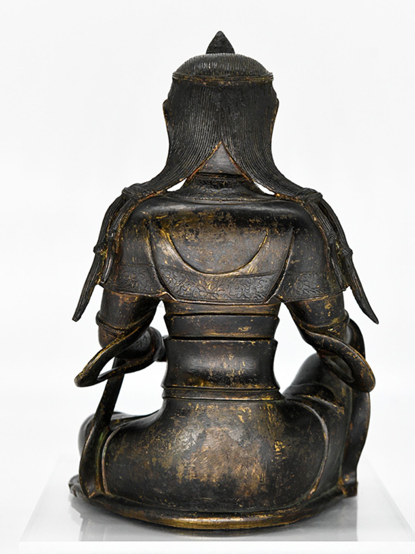 Bronze-Plastik der "Guan Yin"/ Buddha; China; wohl Ming-Dynastie (1368 - 1644).Bronze mit Resten - Image 4 of 20