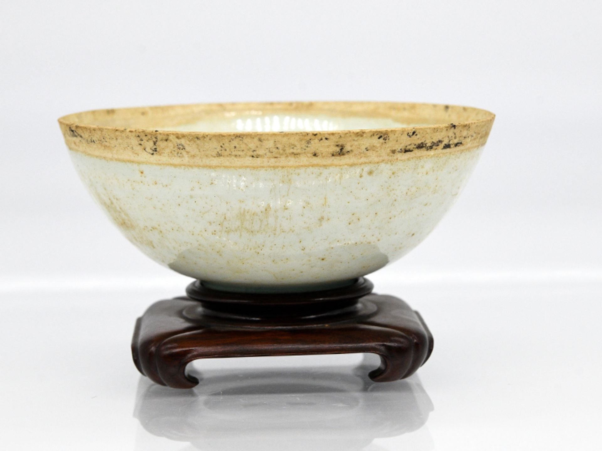 Kleine Schale ("Qingbai ware"); China; Song-/Yuan-Dynastie (960 - 1368).Porzellan mit blass grün-