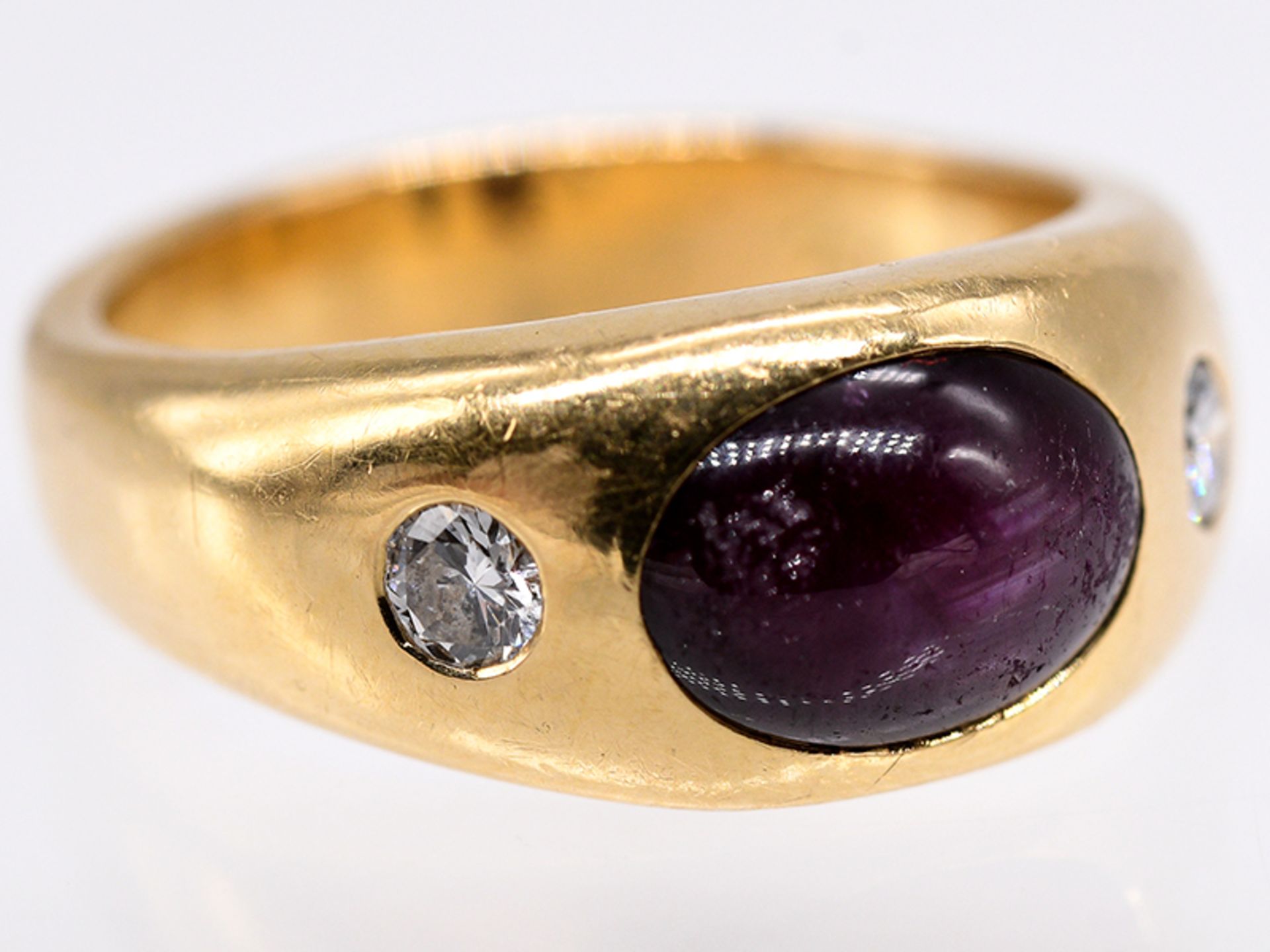 Bandring mit Sternrubin-Cabochon und 2 Brillanten; zus. ca. 0;2 ct; Juwelier Carl Tewes; Dortmund; - Image 2 of 6