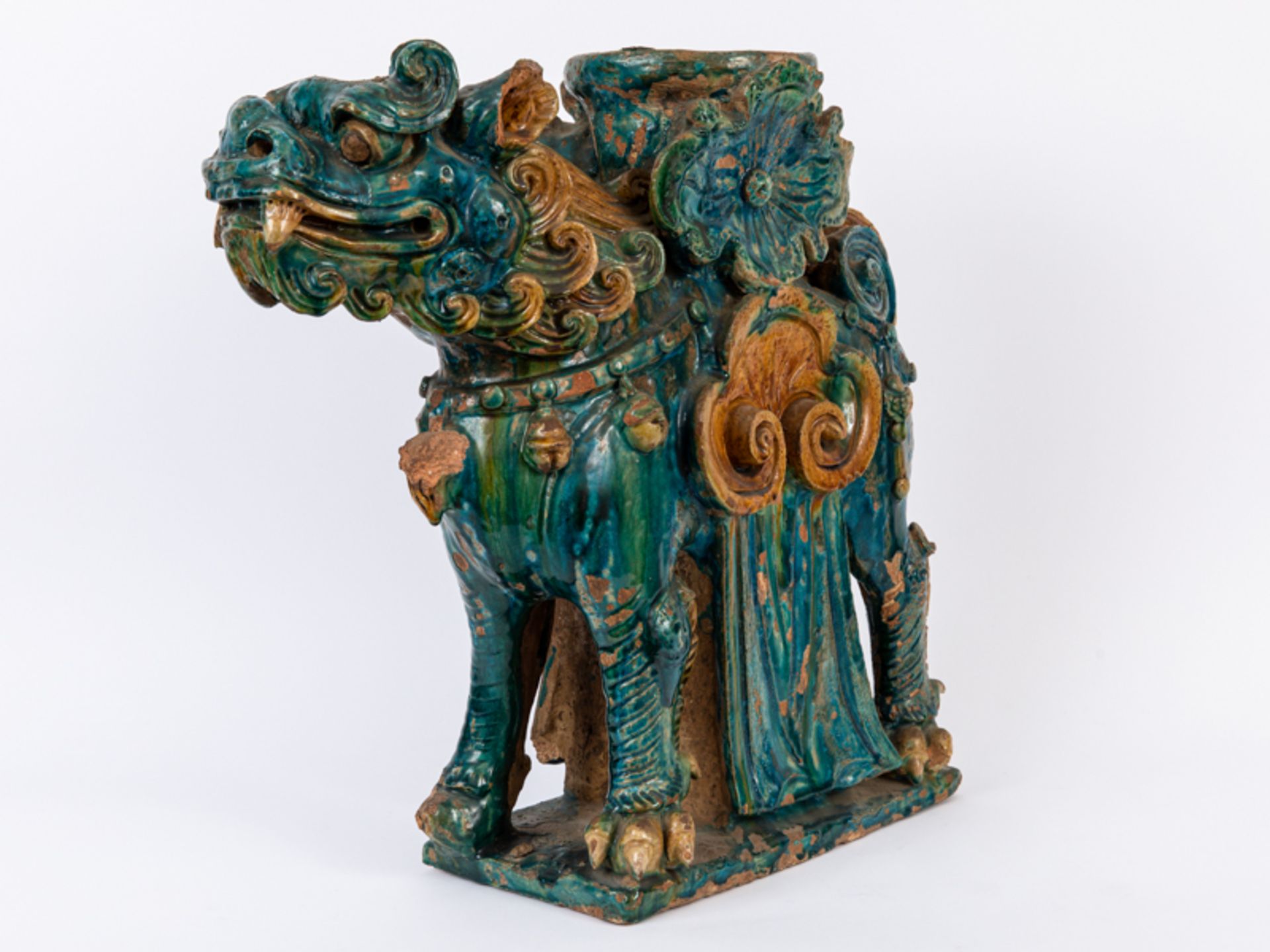 Paar Fo-Hunde als Standartenträger; China; Ming-Dynastie (1368 - 1644).Terracottaplastiken mit - Image 22 of 25