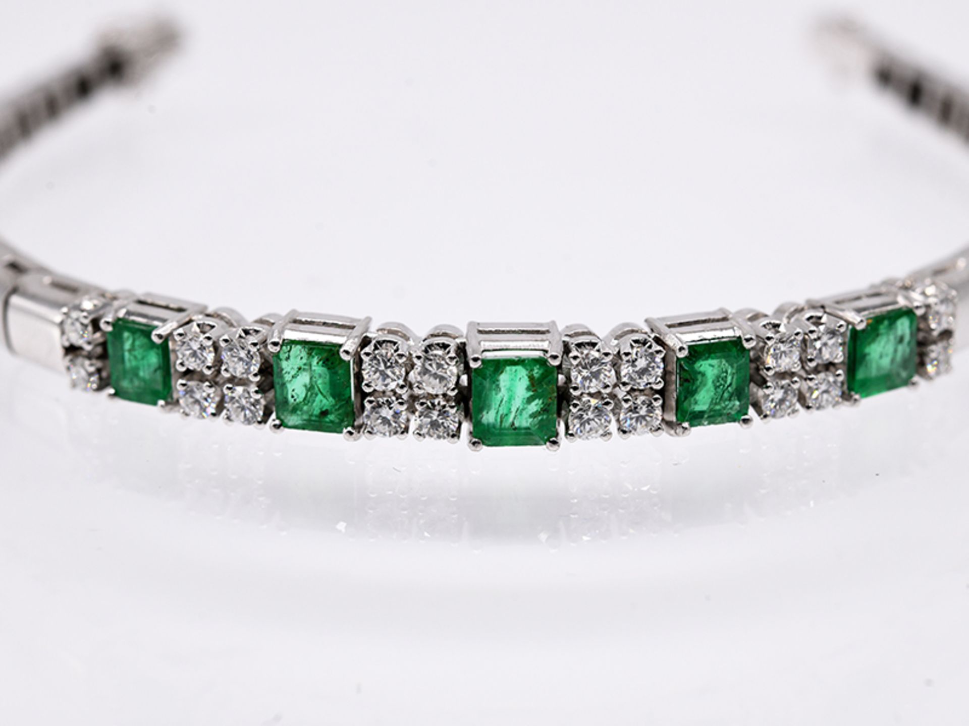 Armband mit 5 Smaragden; zus. ca. 1;96 ct und 20 Brillanten; zus. ca. 0;73 ct; Juwelier Rüschenbeck;