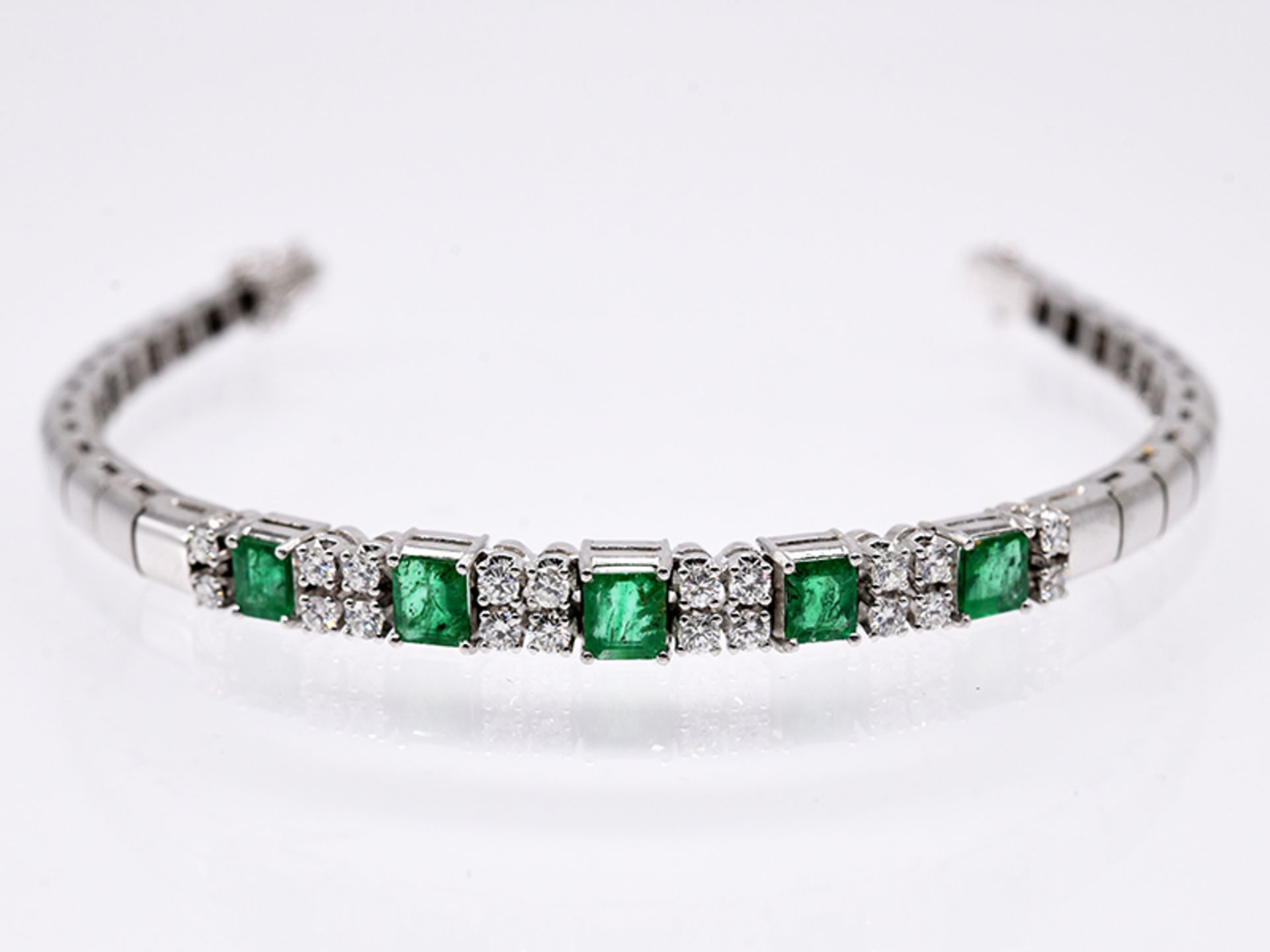 Armband mit 5 Smaragden; zus. ca. 1;96 ct und 20 Brillanten; zus. ca. 0;73 ct; Juwelier Rüschenbeck; - Image 2 of 4