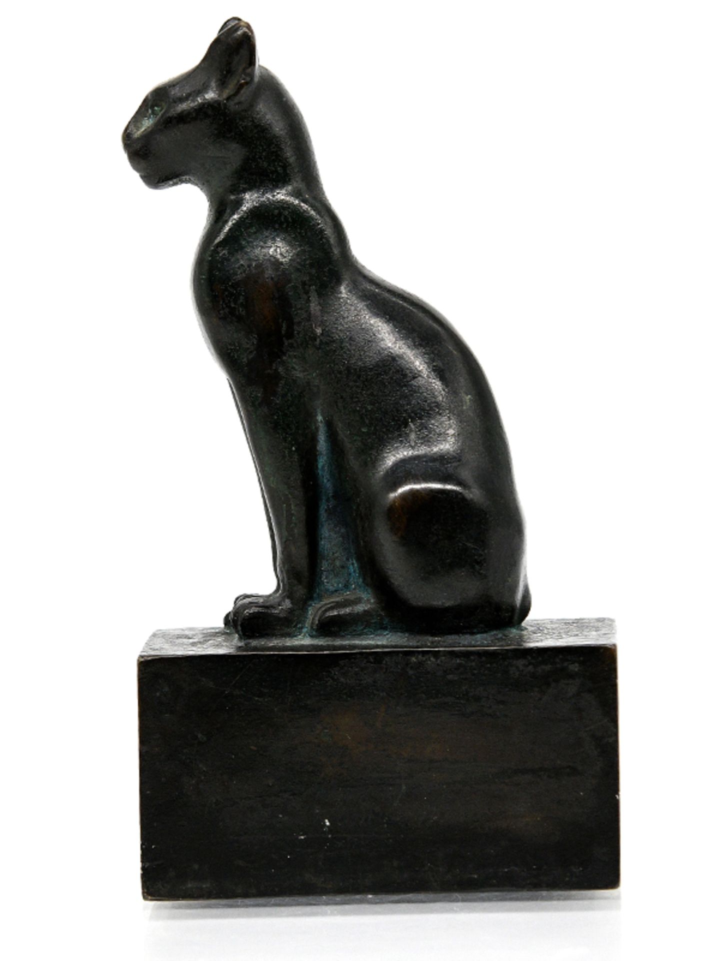 Kleine Bronzeplastik einer Bastet Katze; 20. Jh.Dunkel patinierte Bronze; auf einem Quadersockel - Image 3 of 7