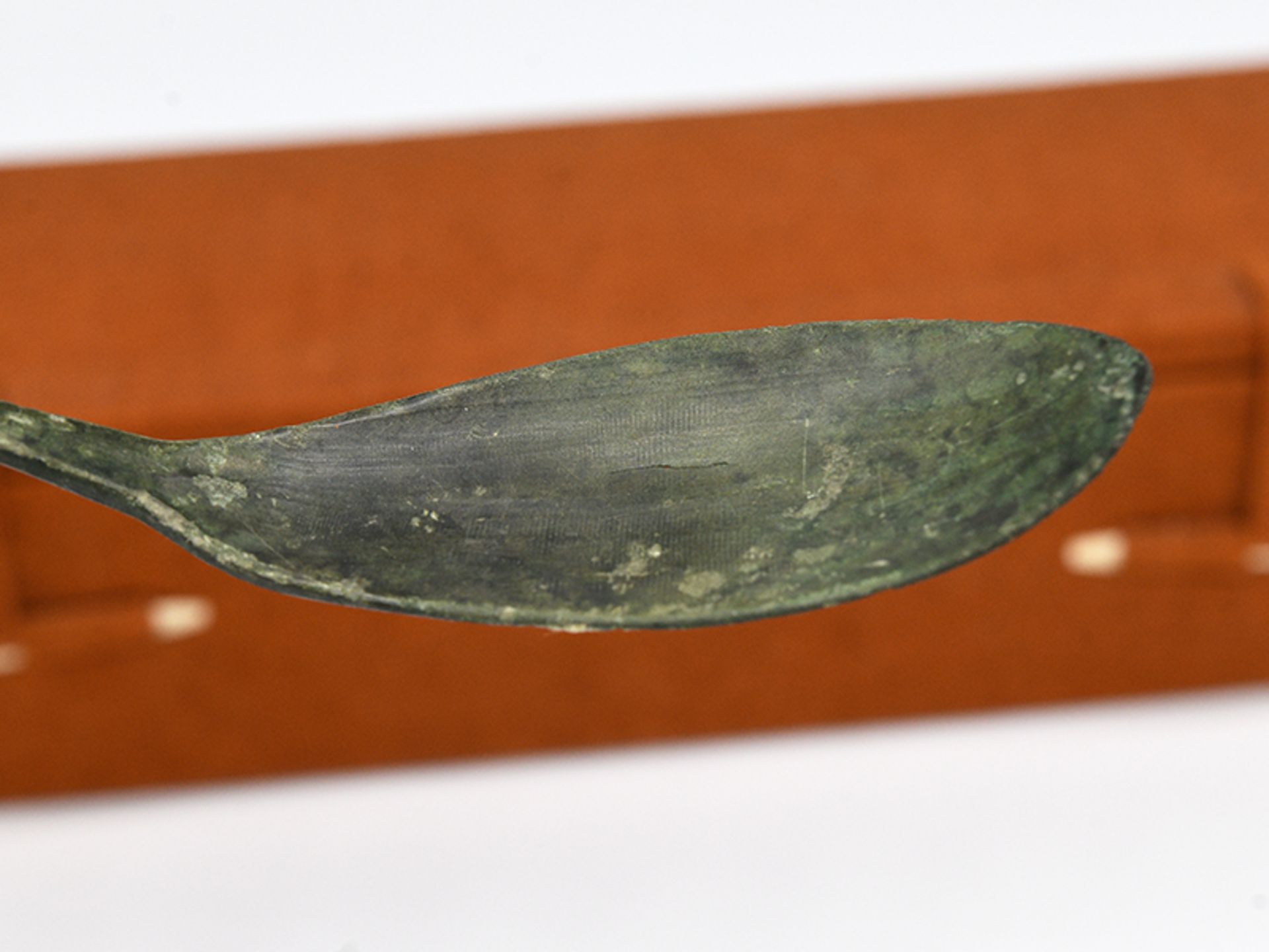 Antiker Bronzelöffel; Korea; wohl Koryo-Periode/ 13. Jh.Bronze (mit grünlicher Alterspatina); - Image 8 of 9