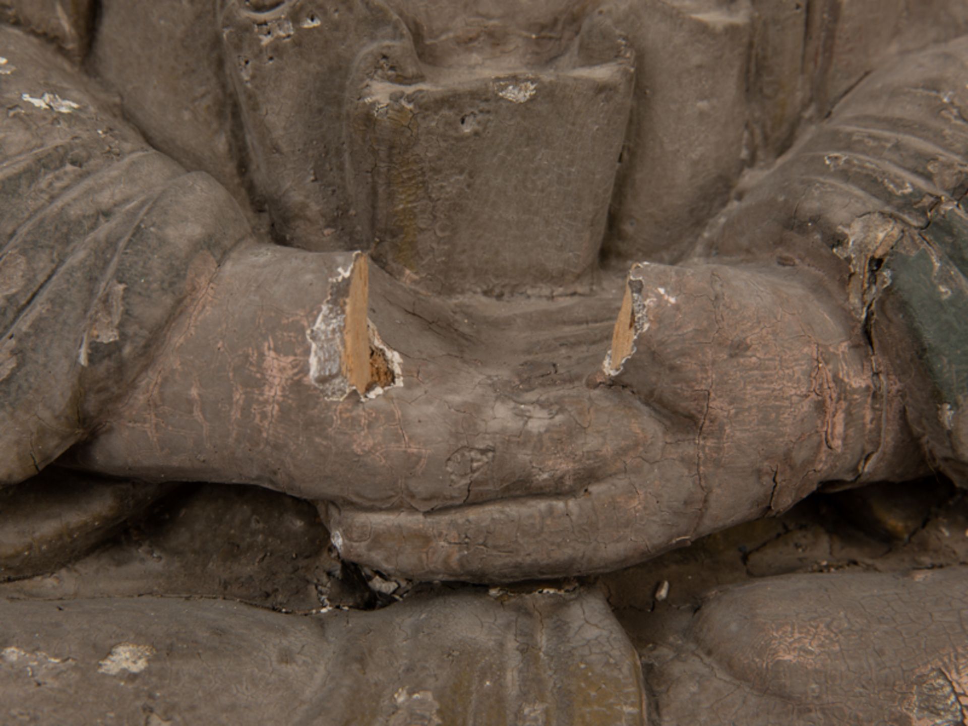 Große Holzplastik "Buddha Dhyana"; China oder Japan; 19./20. Jh.Holz; geschnitzt und mit älterer - Image 4 of 8