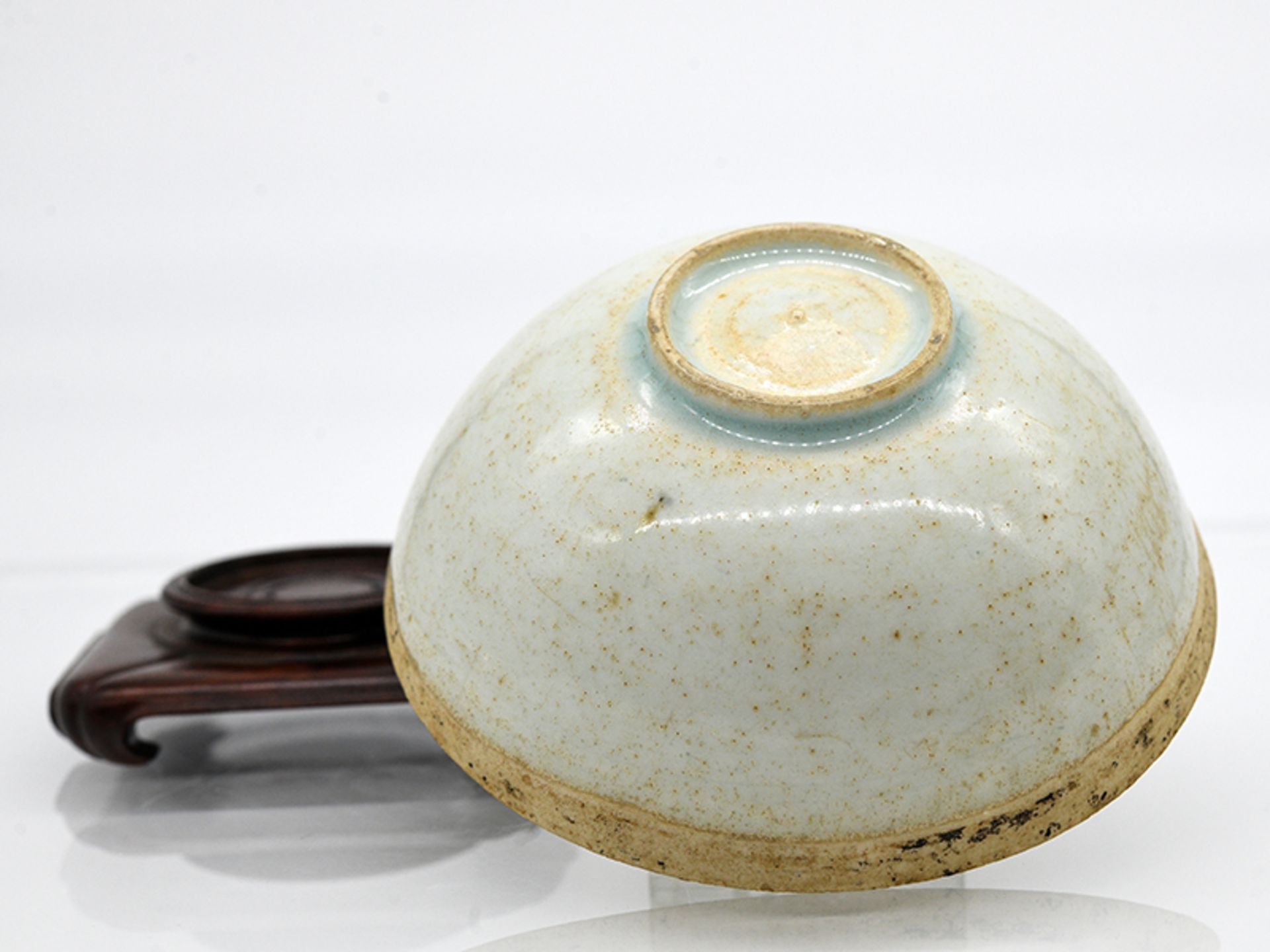 Kleine Schale ("Qingbai ware"); China; Song-/Yuan-Dynastie (960 - 1368).Porzellan mit blass grün- - Image 5 of 6
