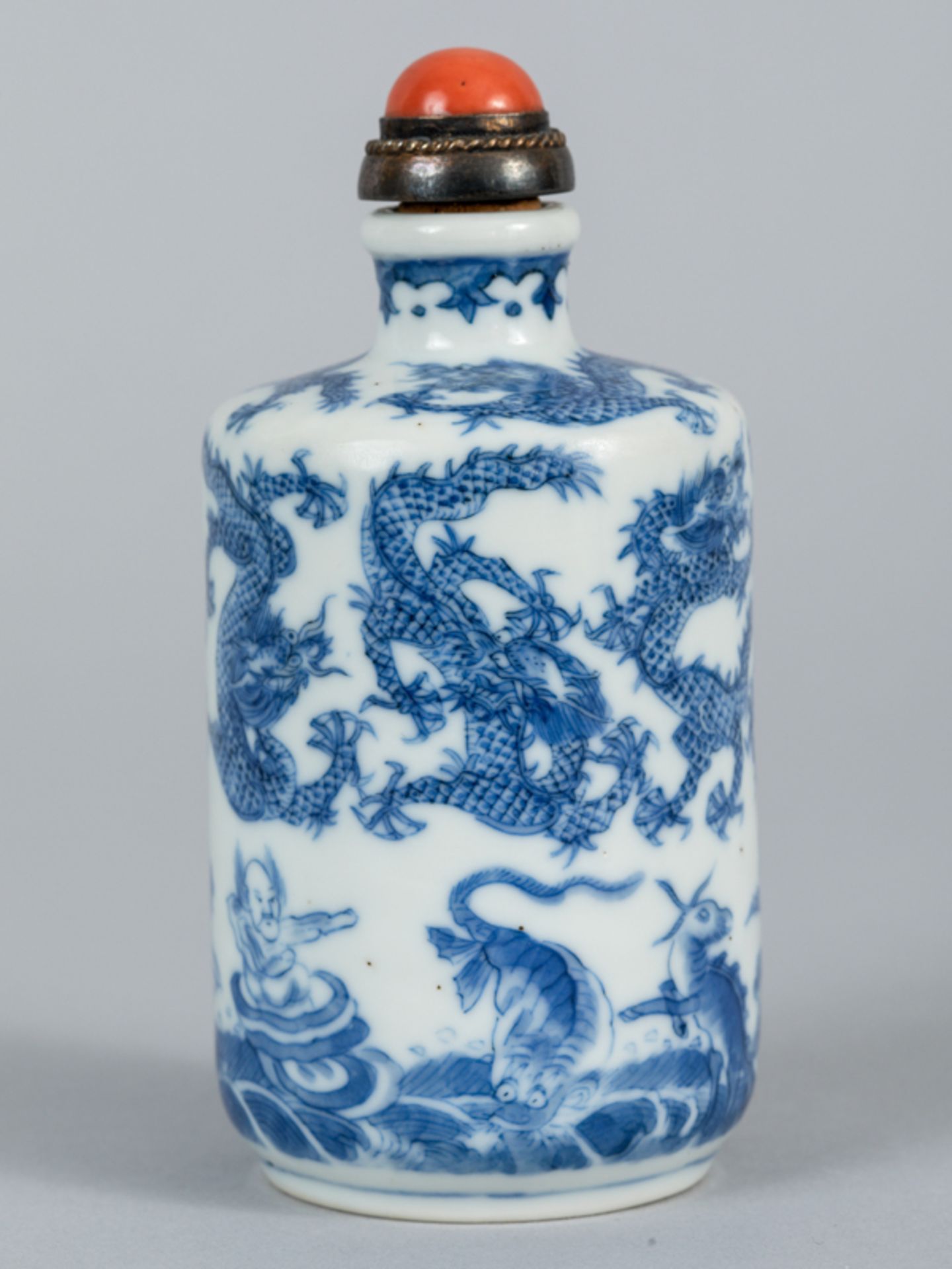 Größere Snuffbottle (Tischflasche) mit Drachen- u. Tier-/Figuren-Dekor; Chien Lung-Periode; China - Image 7 of 9