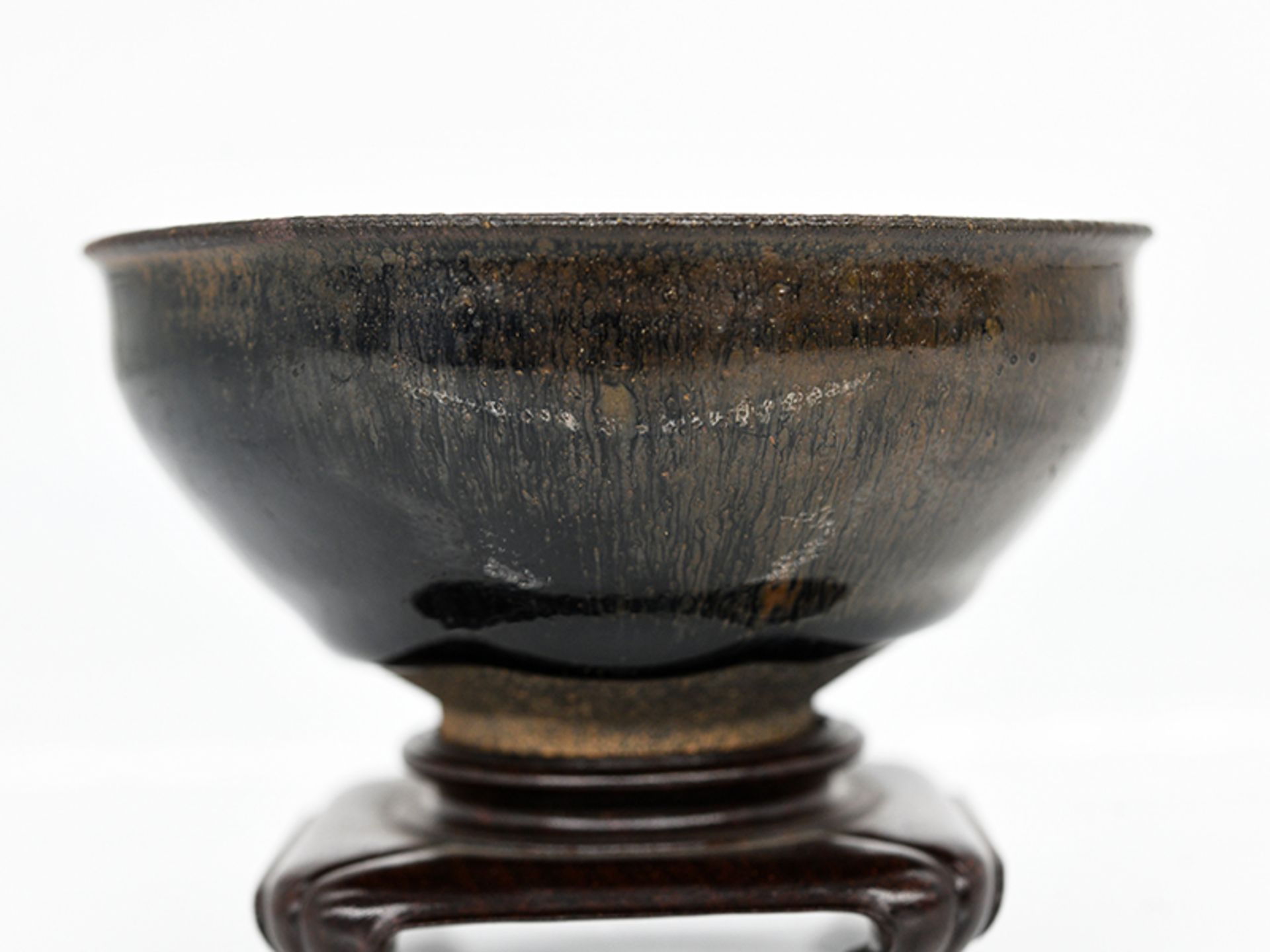Tenmoku-Teeschale ("Jian-ware"); China; Song Dynastie (960 - 1279).Steinzeug mit schwarz-braun