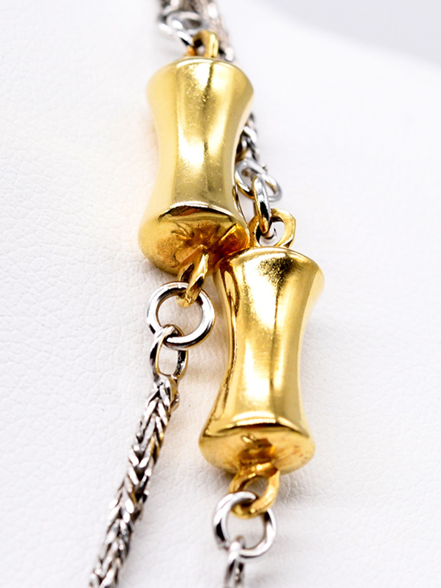 Langes Collier in Bicolor. 70- er Jahre.585/-Gelb- und Weißgold. Gesamtgewicht ca. 20;3 g. - Image 3 of 3