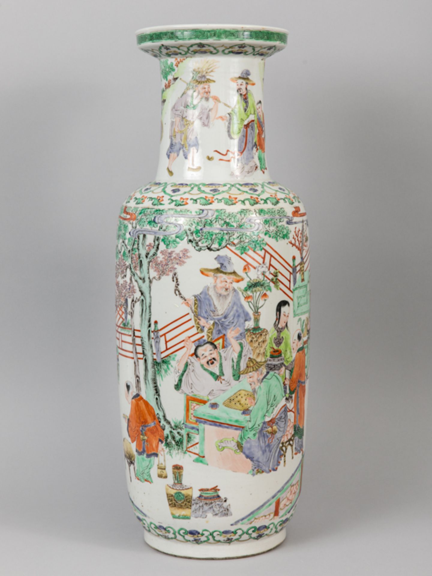 Große Rouleau Vase "famille verte"; China; 19. Jh.Porzellan mit reicher polychromer "famille- - Image 7 of 9