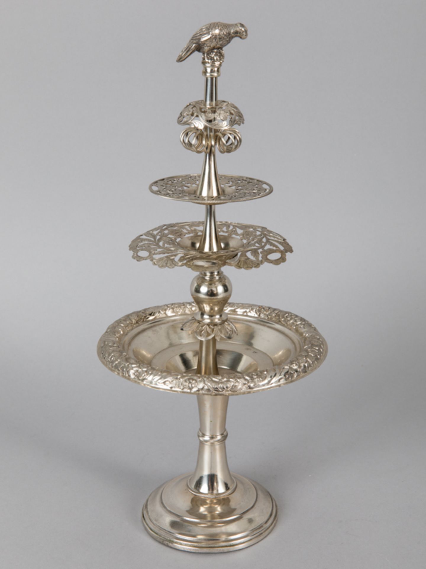 Kleine Biedermeier-Etagère; Österreich-Ungarn; 1. Hälfte 19. Jh.Silber (13-löthig); ca. 398 g; - Image 4 of 6