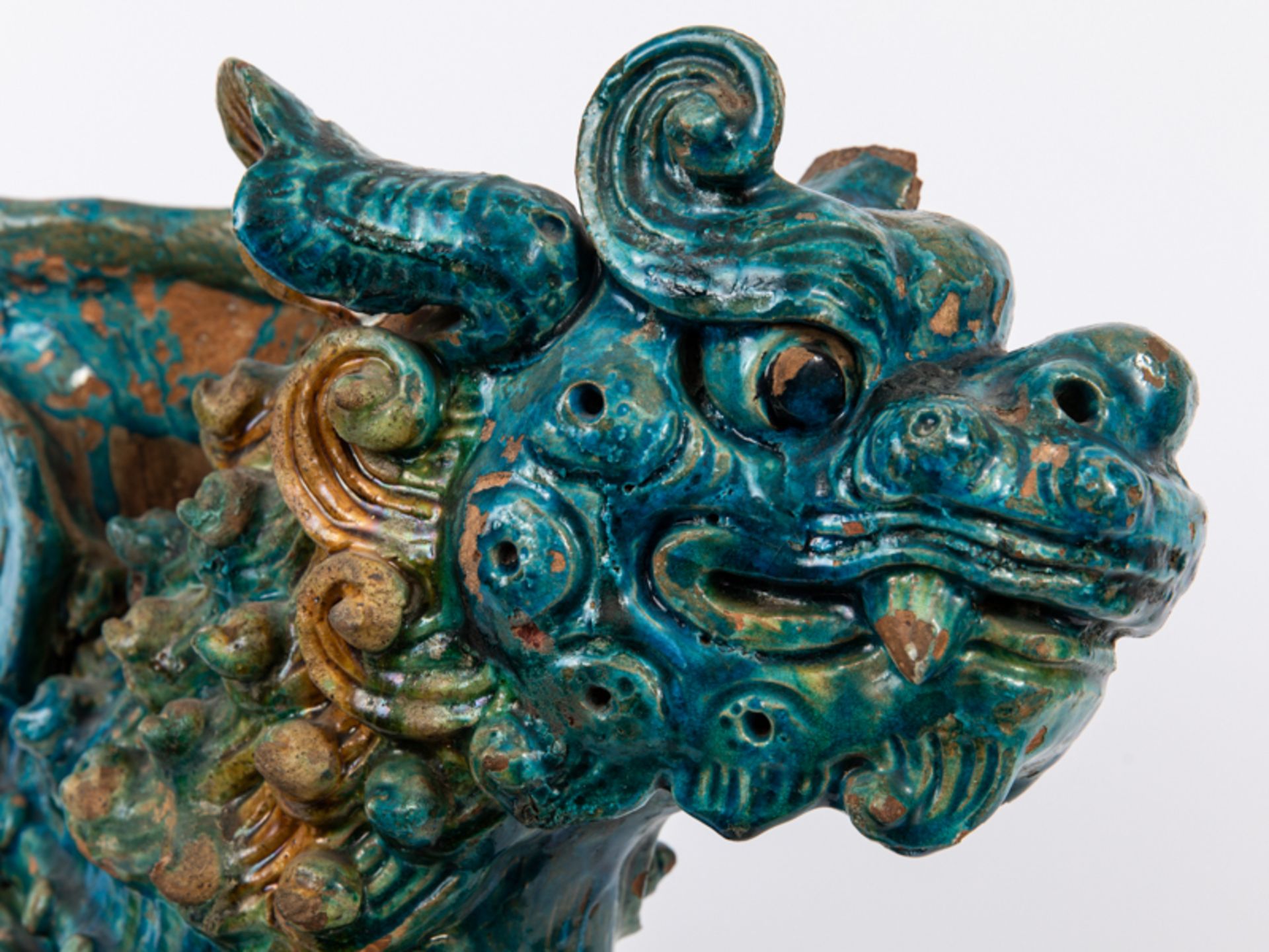 Paar Fo-Hunde als Standartenträger; China; Ming-Dynastie (1368 - 1644).Terracottaplastiken mit - Image 12 of 25