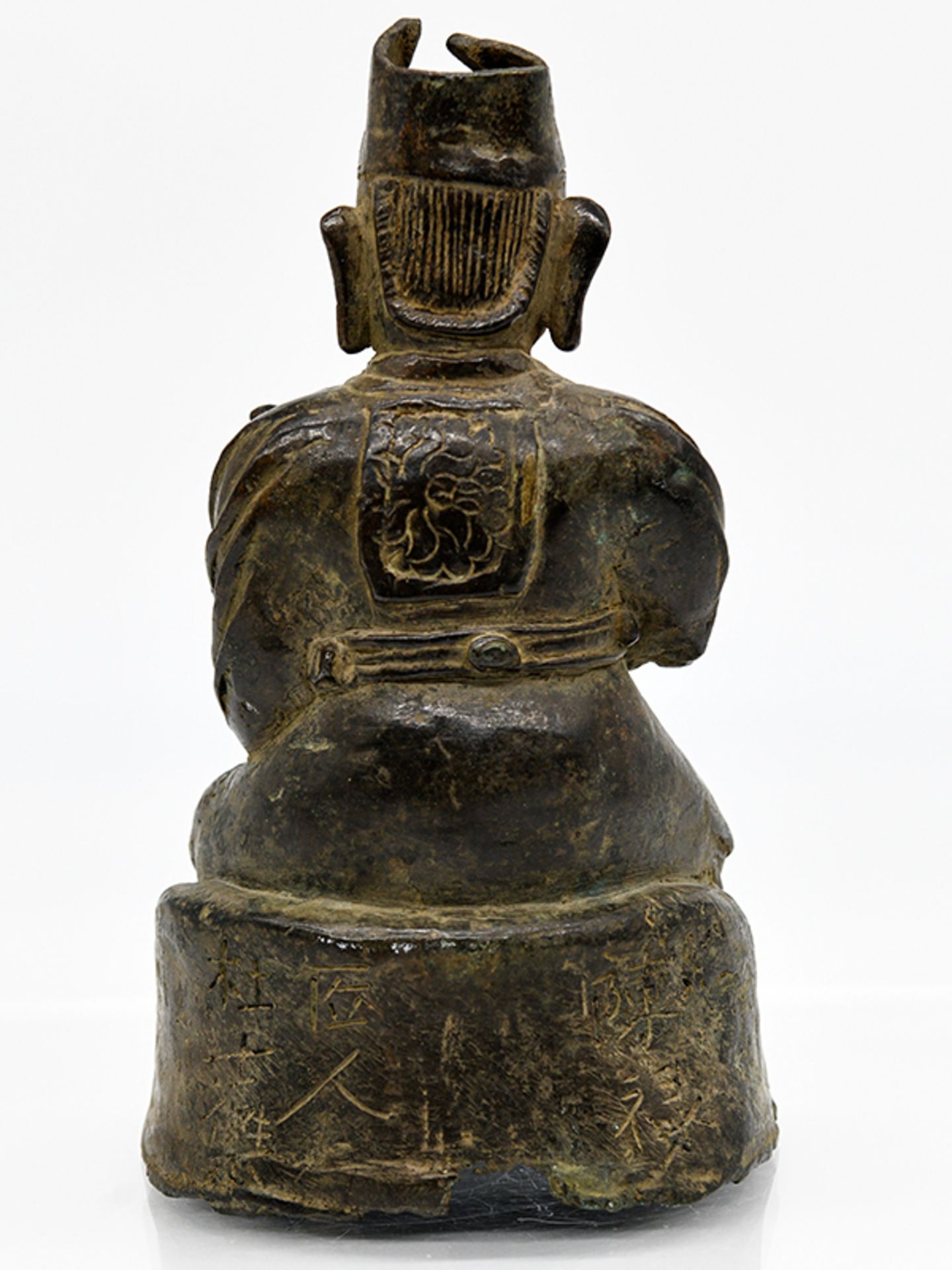 Ahnen-/Tempelfigur im Stil der Ming-Zeit; Tibet oder China; wohl 19./20. Jh.Bronze mit Alterspatina; - Image 3 of 10