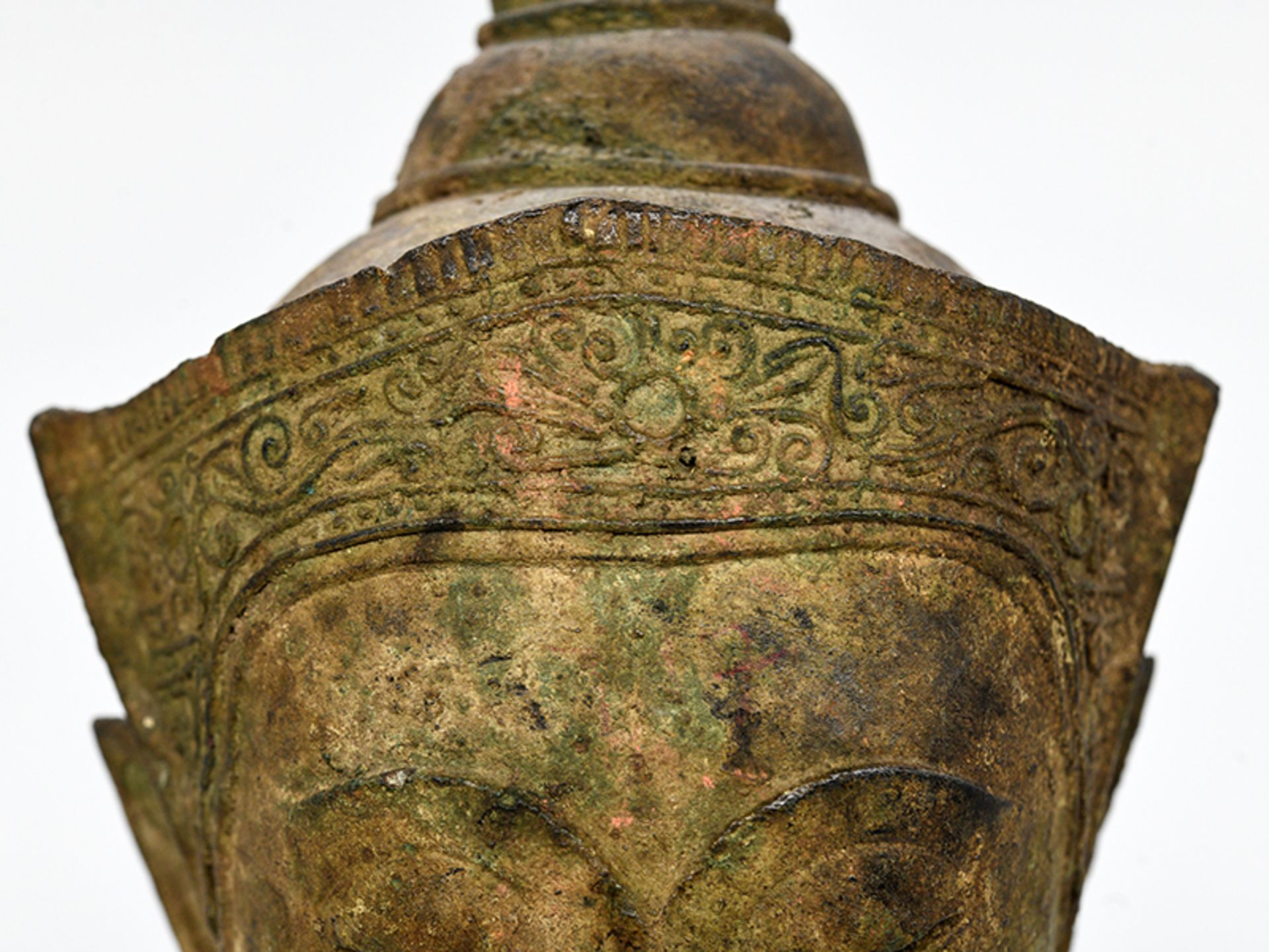 Bronze-Kopf des "Buddha Paré"; Siam (Thailand); frühe Ayutthaya Periode (ca. 1450 - 1600).<br><br>Br - Bild 4 aus 11