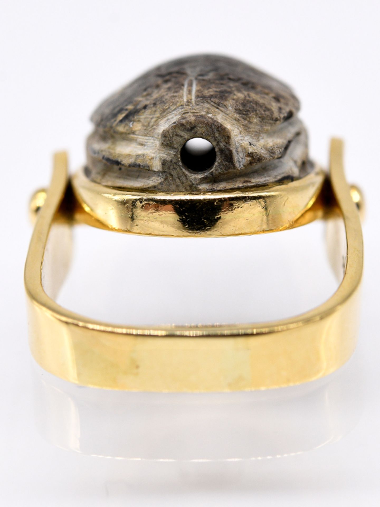 Ring mit Skarabäus; Goldschmiedearbeit; 90- er Jahre.750/- Gelbgold. Gesamtgewicht ca. 10;5 g. - Image 5 of 6