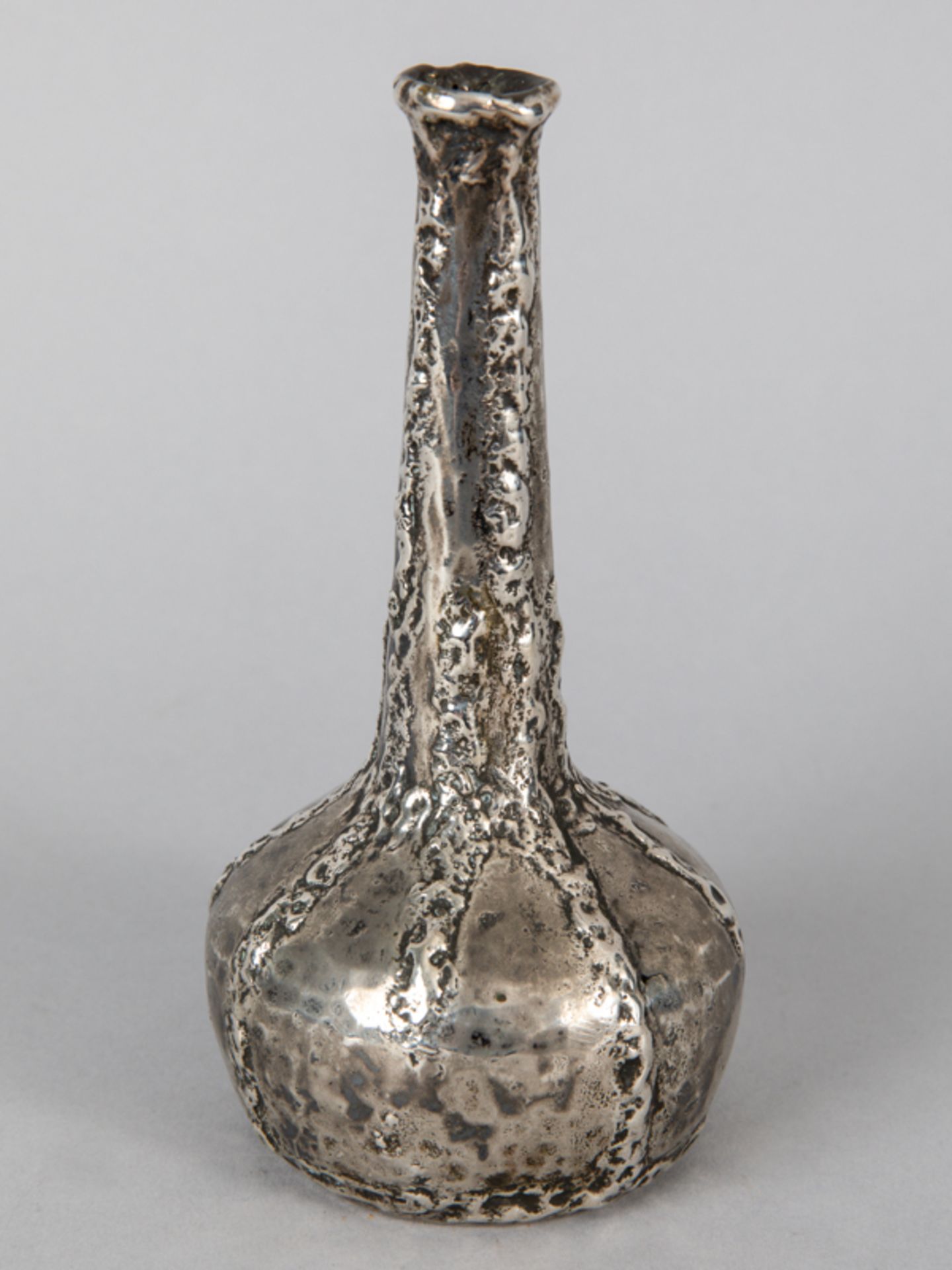 Kleine Enghalsvase; Entwurf: Burkhard Oly (Bad Orb 1938 - 2008 Hanau).835/-Silber; ca. 261 g; - Image 5 of 6