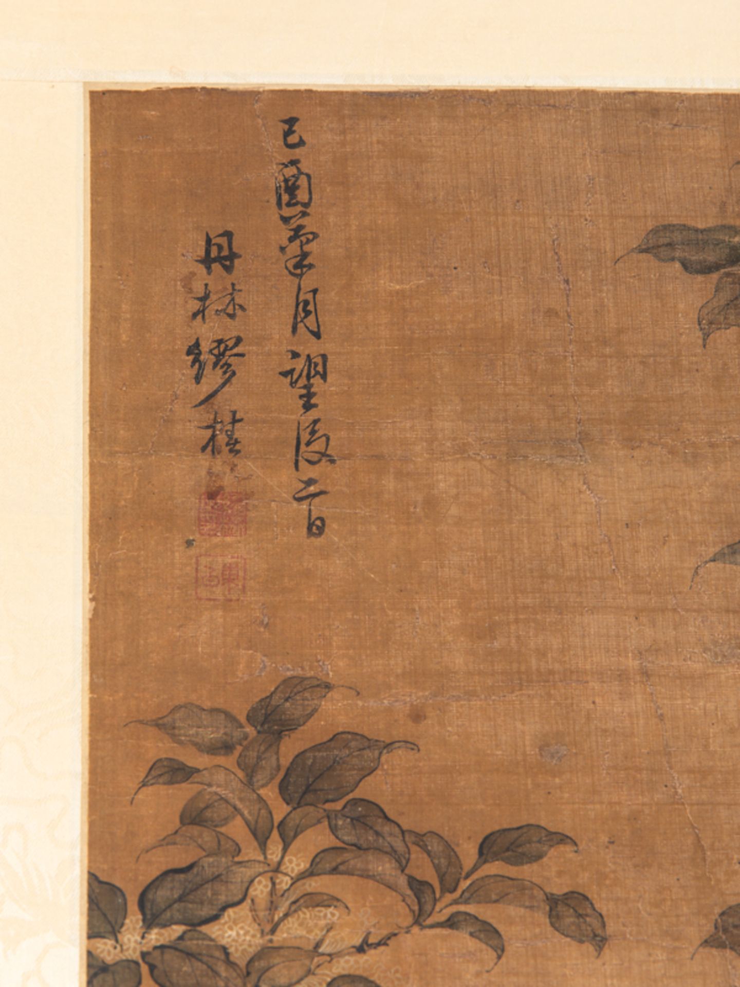 Rollbild "Päonienblüten und Geäst mit Blattwerk"; wohl Japan; 19. Jh.Farbige Tusche auf Seide; - Image 4 of 8