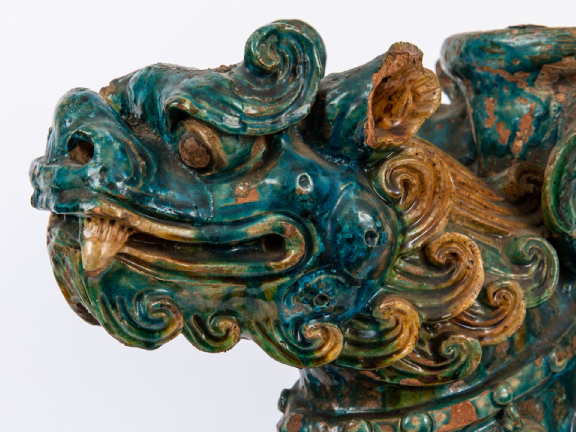 Paar Fo-Hunde als Standartenträger; China; Ming-Dynastie (1368 - 1644).Terracottaplastiken mit - Image 23 of 25