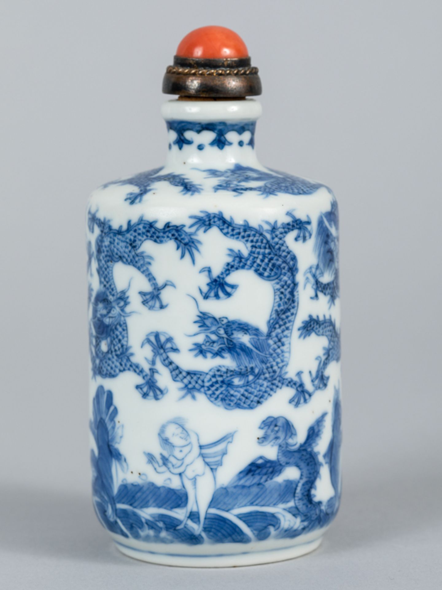 Größere Snuffbottle (Tischflasche) mit Drachen- u. Tier-/Figuren-Dekor; Chien Lung-Periode; China - Image 6 of 9