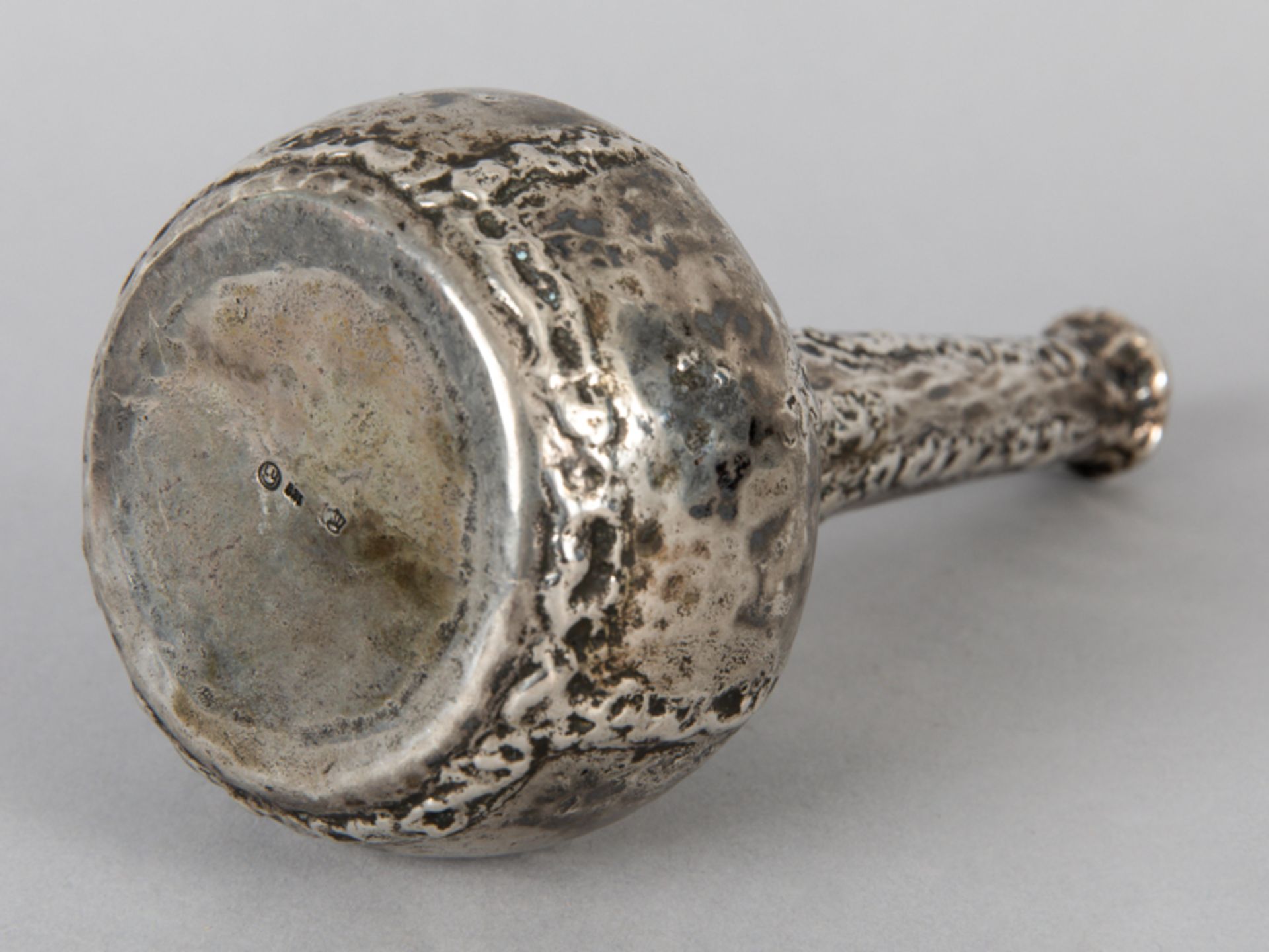 Kleine Enghalsvase; Entwurf: Burkhard Oly (Bad Orb 1938 - 2008 Hanau).835/-Silber; ca. 261 g; - Image 6 of 6