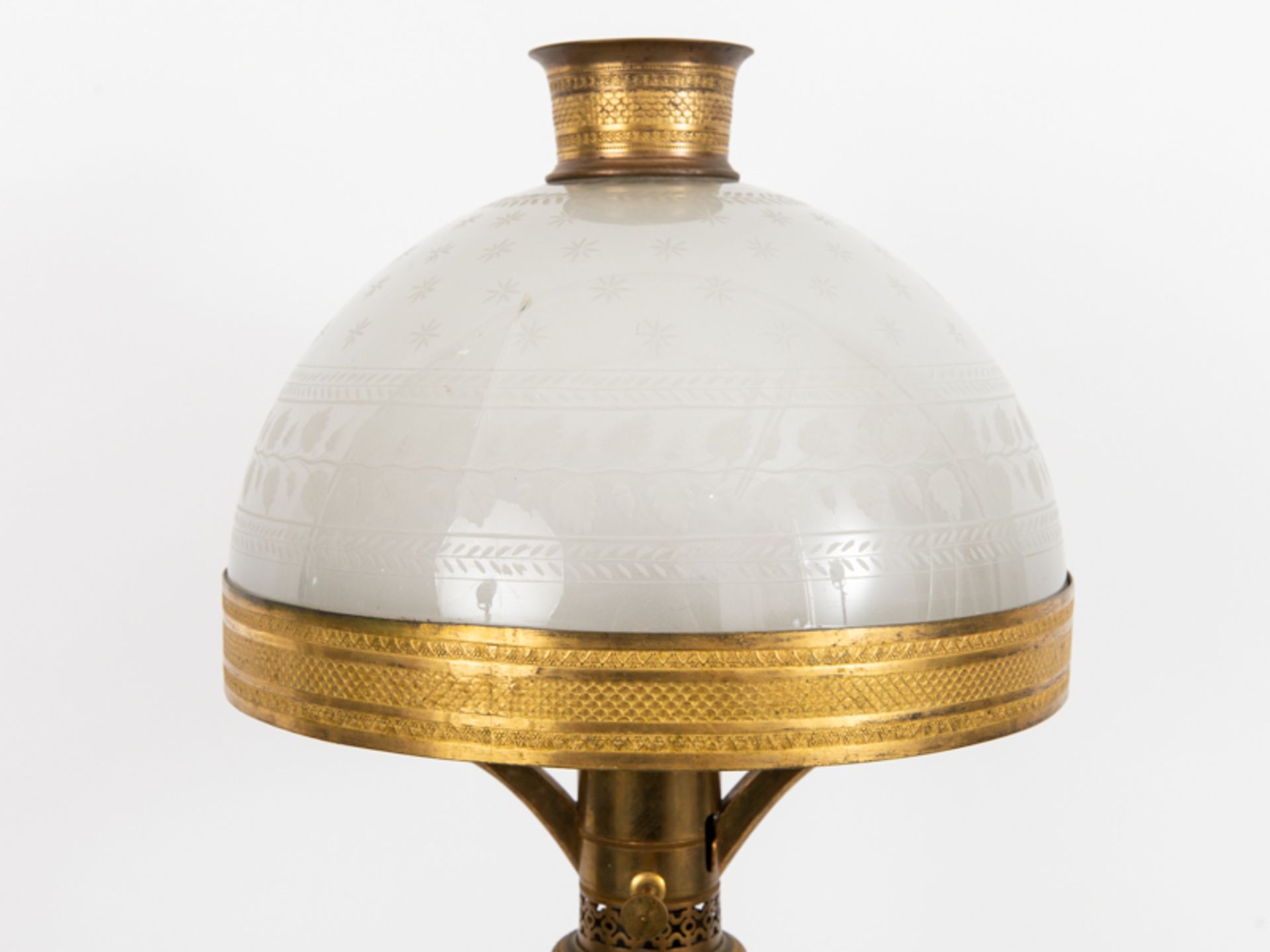 GroÃŸe Tischlampe im Neo-Empire-Stil, wohl Schweden, um 1900. brZinkguss und Glas, schwarz gefasst - Image 4 of 9