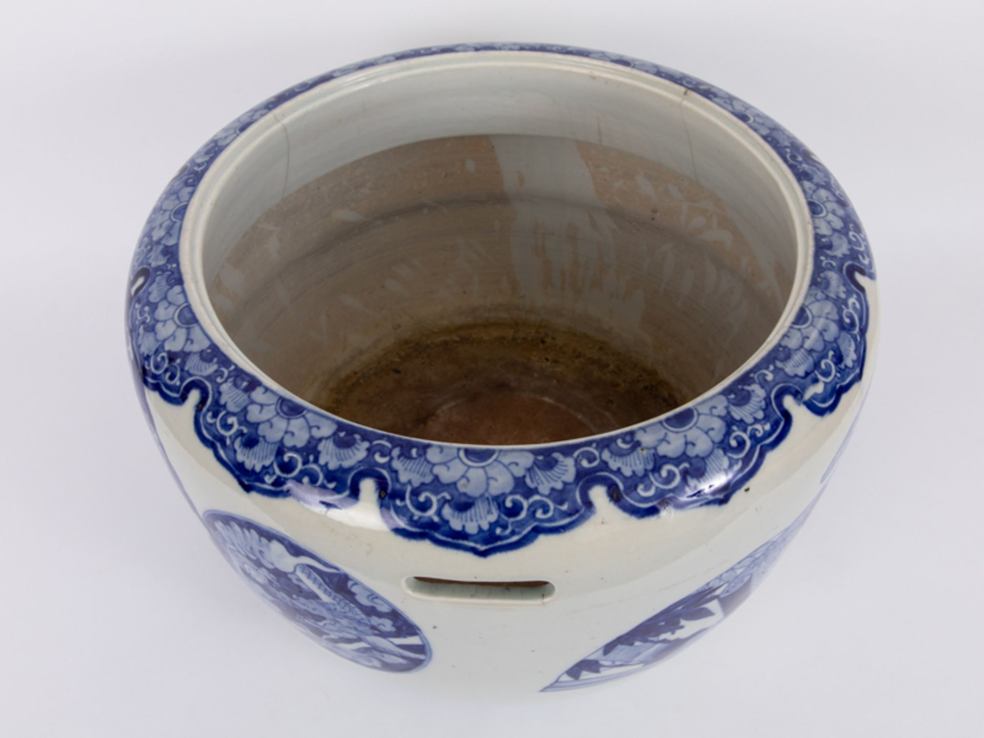 GroÃŸer Cachepot/Fish-Bowl/VorratsgefÃ¤ÃŸ, wohl Japan, 19. Jh. brPorzellan mit unter Glasur blauer - Image 6 of 7