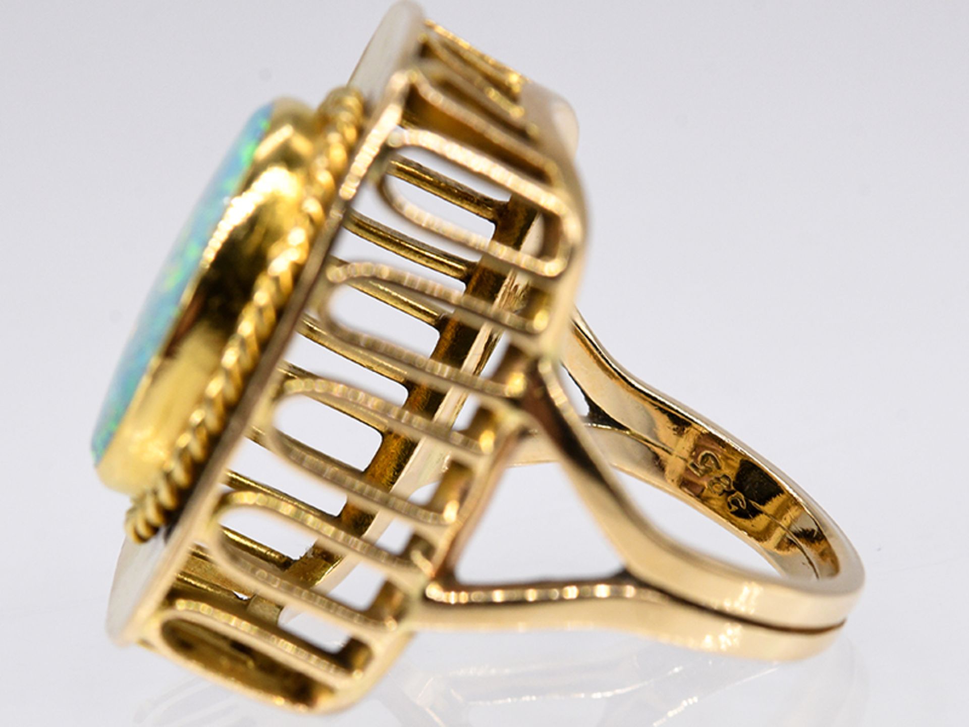 Ring mit Opal-Triplette, Goldschmiedearbeit, 70- er Jahre. br585/- Gelbgold. Gesamtgewicht ca. 10, - Image 3 of 5