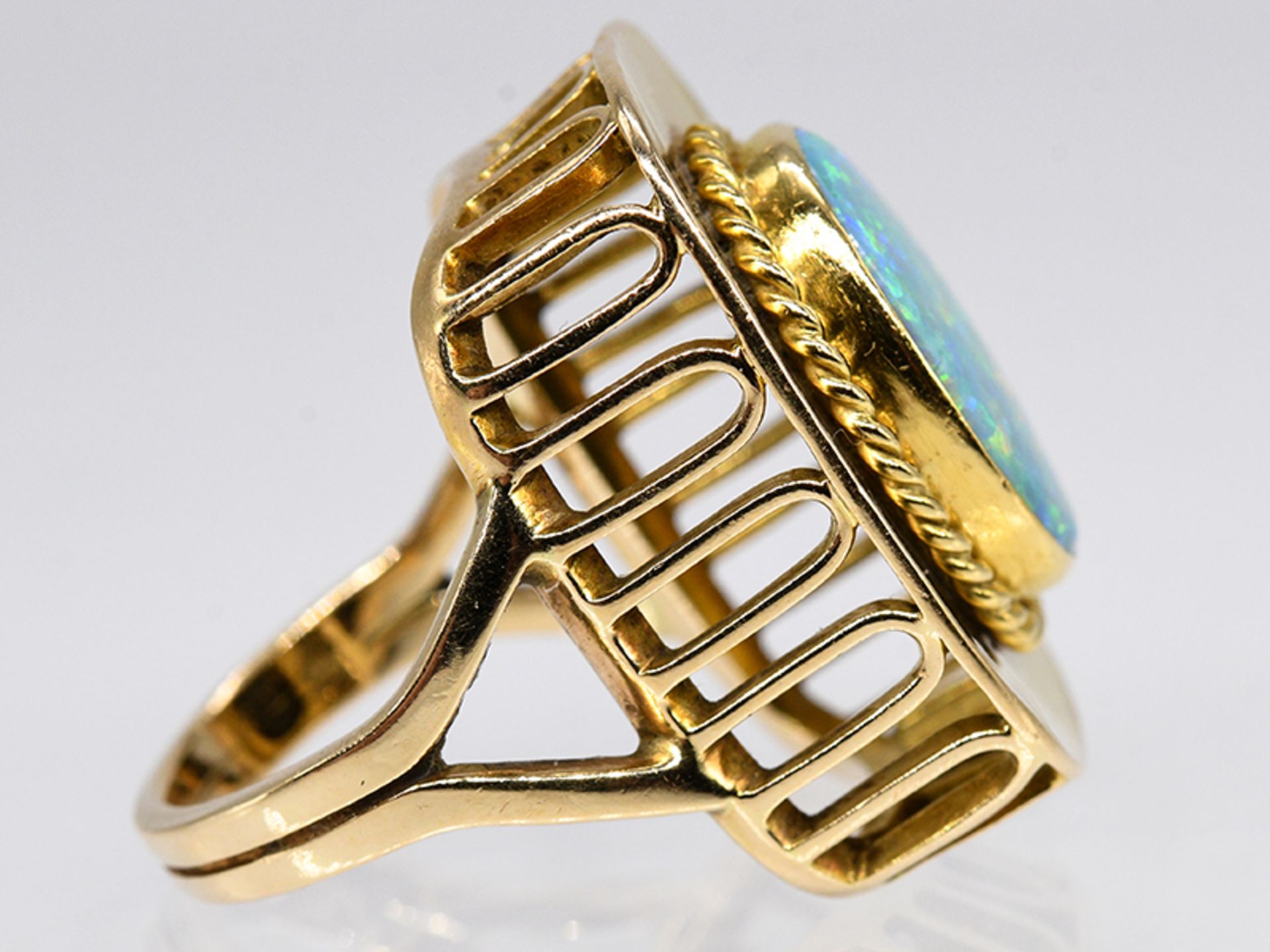 Ring mit Opal-Triplette, Goldschmiedearbeit, 70- er Jahre. br585/- Gelbgold. Gesamtgewicht ca. 10, - Image 4 of 5