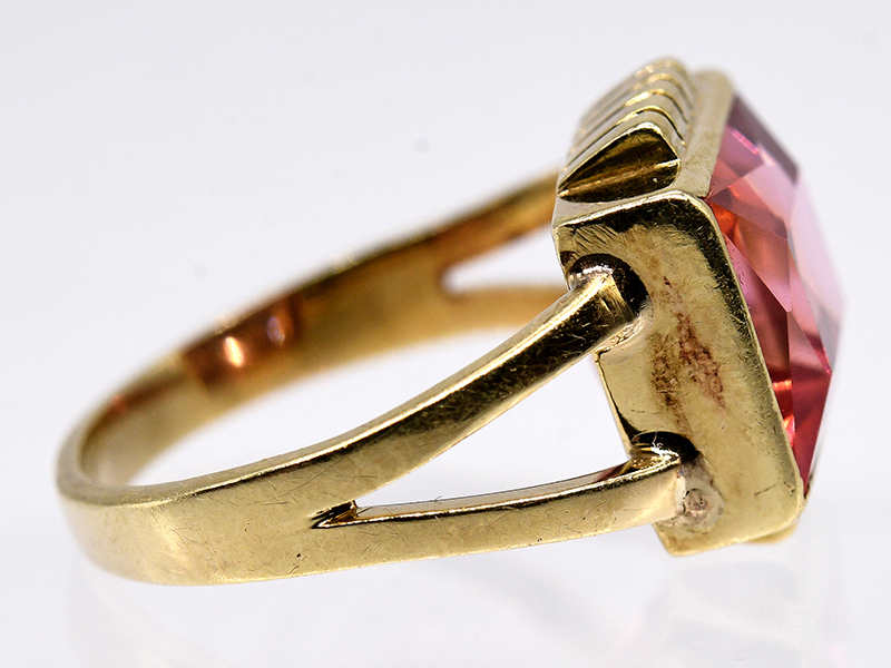 Ring mit Farbstein, 50- Jahre. br585/- Gelbgold. Gesamtgewicht ca. 3,3 g. Rechteckige - Image 3 of 5