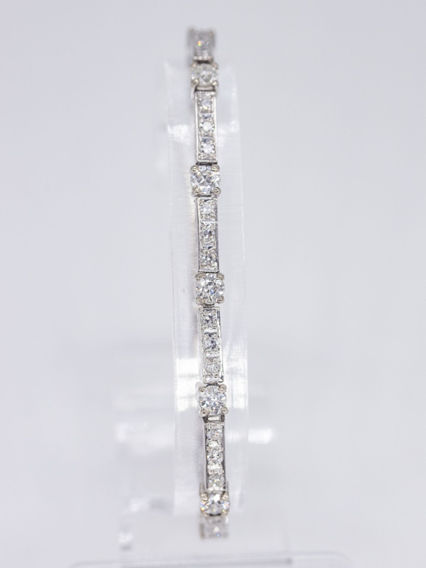 Art Deco Armband mit 47 Diamanten, zus. ca. 3,5 ct, Deutsch um 1925-1930. br585/- WeiÃŸgold. - Image 5 of 5