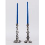 Paar Kerzenleuchter im Neobarockstil, Mitte 19. Jh. br13-lÃ¶thiges Silber (gewichtet); plastisch