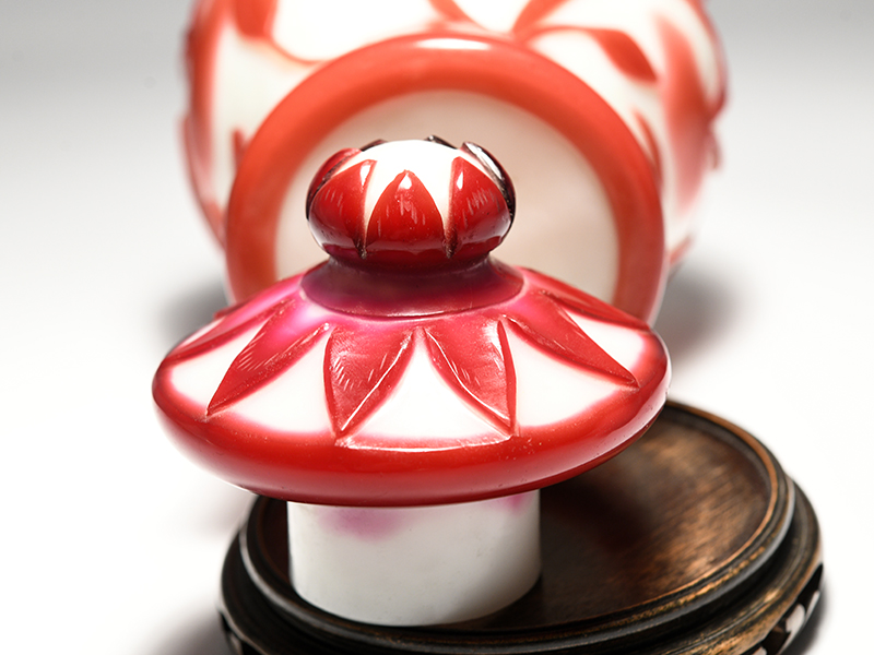 Balusterdeckelvase, Peking Cameo Glas, China, 20. Jh. brÃœberfangglas mit rotem, reliefiert geÃ¤ - Image 6 of 6