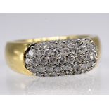 Ring mit 44 Brillanten, zus. ca. 1 ct, 90- er Jahre. br585/- Gelb- und WeiÃŸgold. Gesamtgewicht