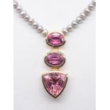 Saatperlen-Collier mit pinkfarbenen Turmalinen, wohl Nigeria, zus. ca. 7,34 ct,