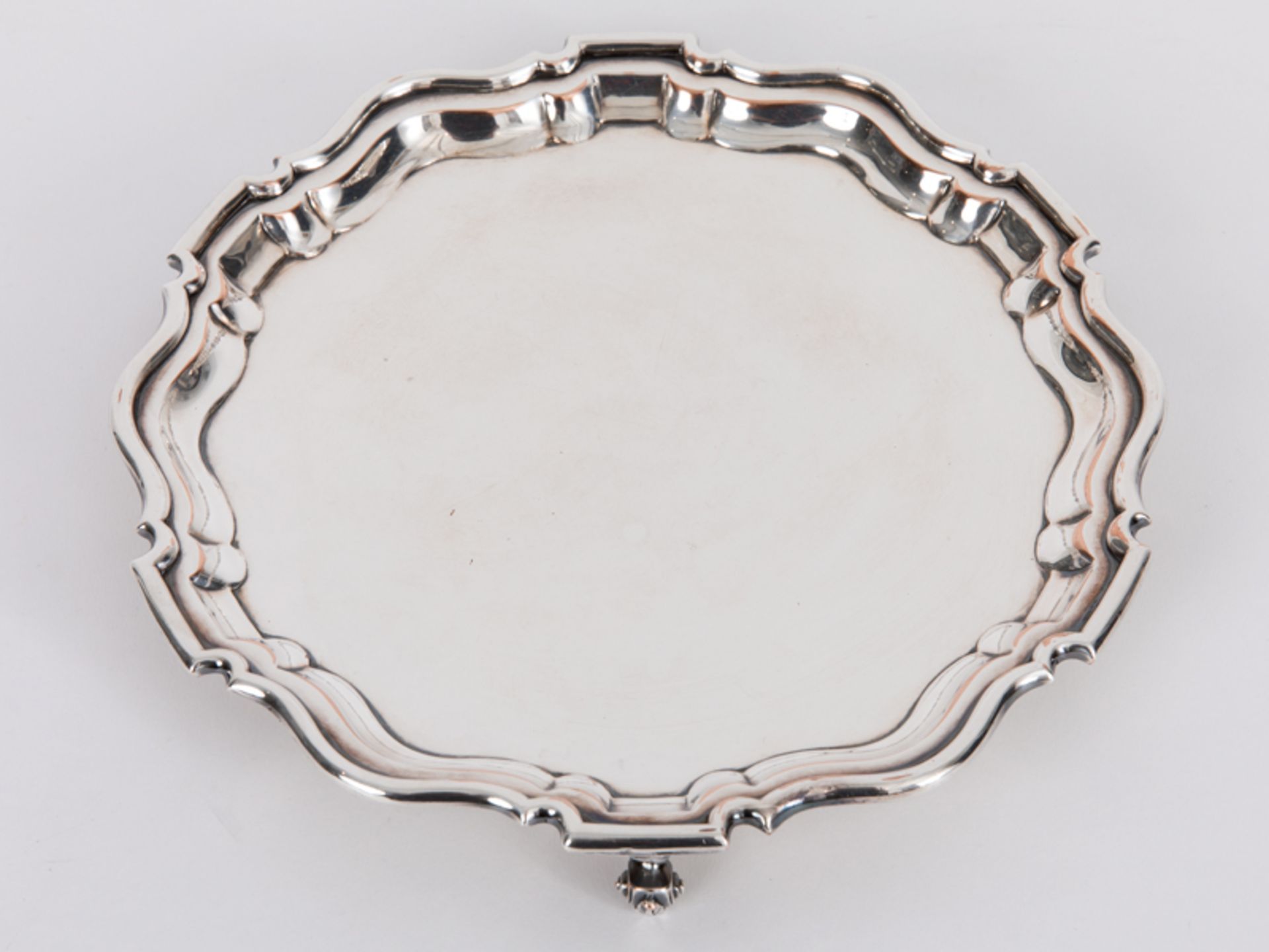 Salver (kleines Serviertablett), wohl England, 1. HÃ¤lfte 20. Jh. brVersilbert; Salver auf 3 - Image 2 of 5