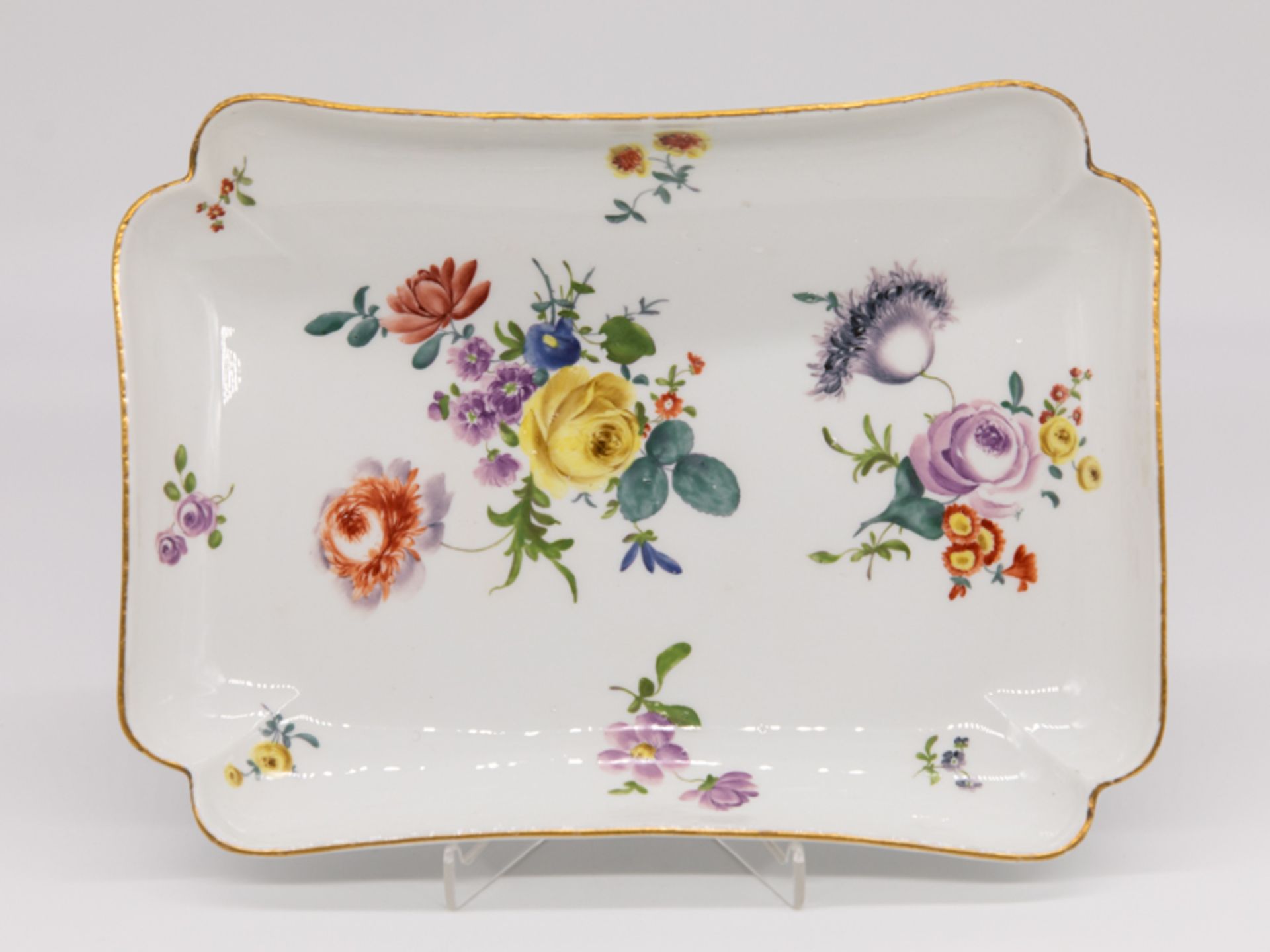 Rechteckplatte/-Schale mit Blumenmalerei, Meissen, um 1750. brWeiÃŸporzellan mit polychromer