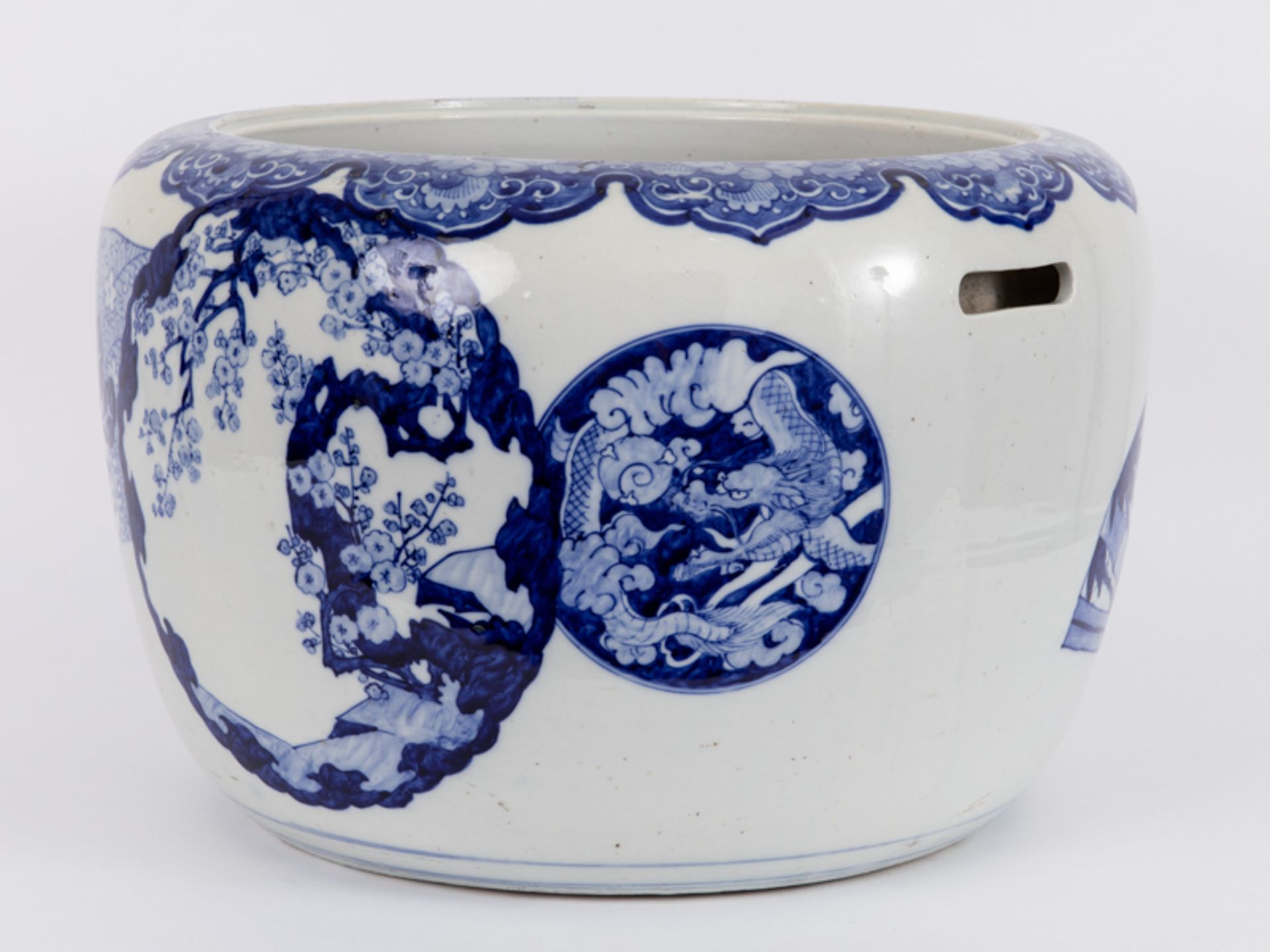 GroÃŸer Cachepot/Fish-Bowl/VorratsgefÃ¤ÃŸ, wohl Japan, 19. Jh. brPorzellan mit unter Glasur blauer - Image 3 of 7