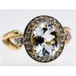 Ring mit Aquamarin und kleinen Achtkant-Diamanten, England, 20. Jh. br9 kt Gelbgold. Gesamtgewicht