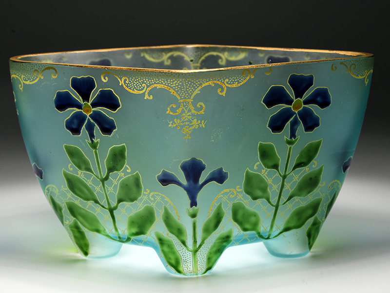 Art-Nouveau-Glasschale, wohl Frankreich, um 1900. brHellblau hinterfangenes satiniertes Glas mit - Image 2 of 4