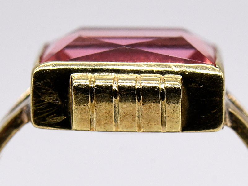 Ring mit Farbstein, 50- Jahre. br585/- Gelbgold. Gesamtgewicht ca. 3,3 g. Rechteckige - Image 4 of 5