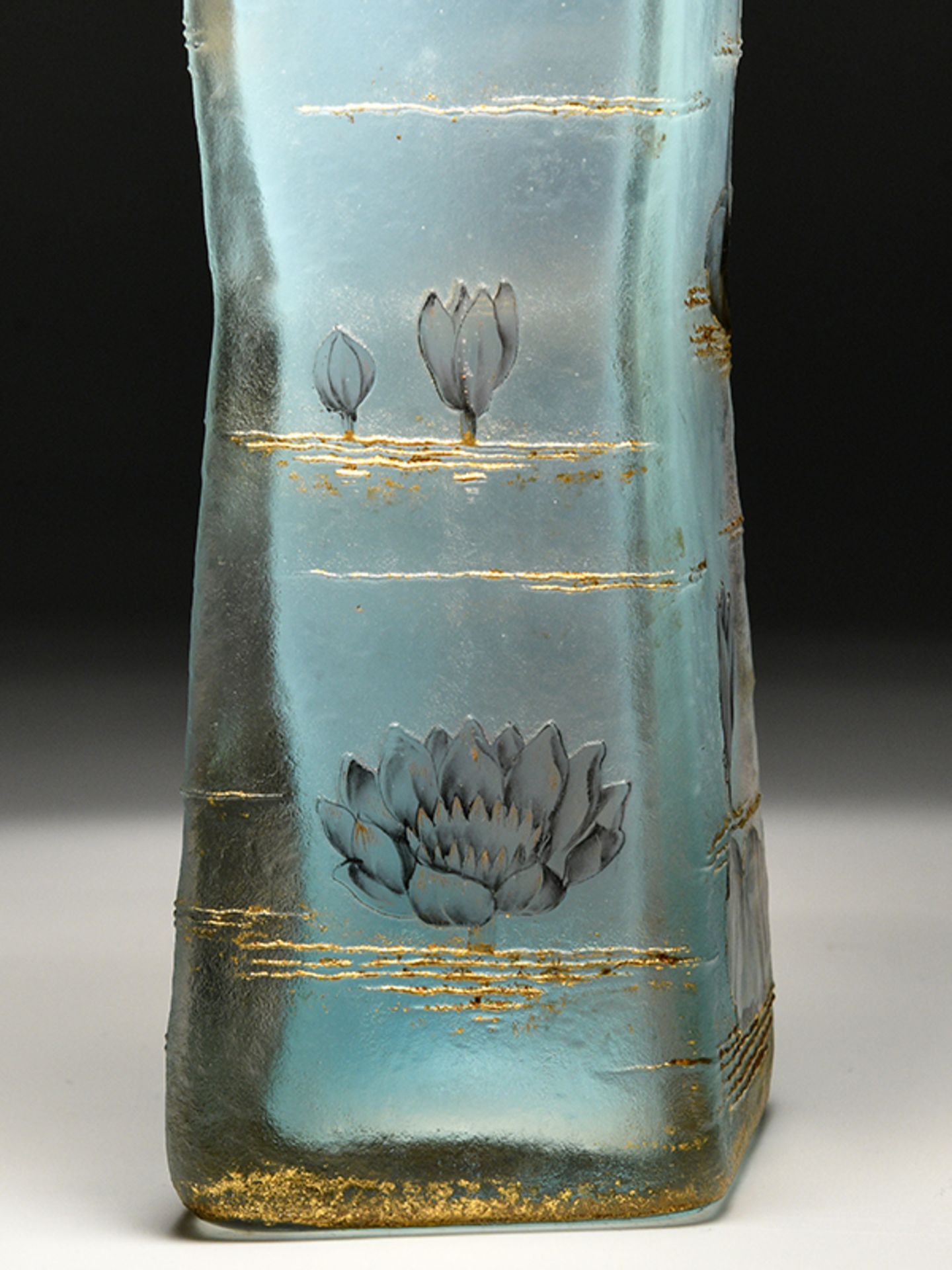 Jugendstilvase mit Seerosendekor, Daum Nancy, um 1900. brFarbloses Glas, hellblau-opalisierend - Image 4 of 9