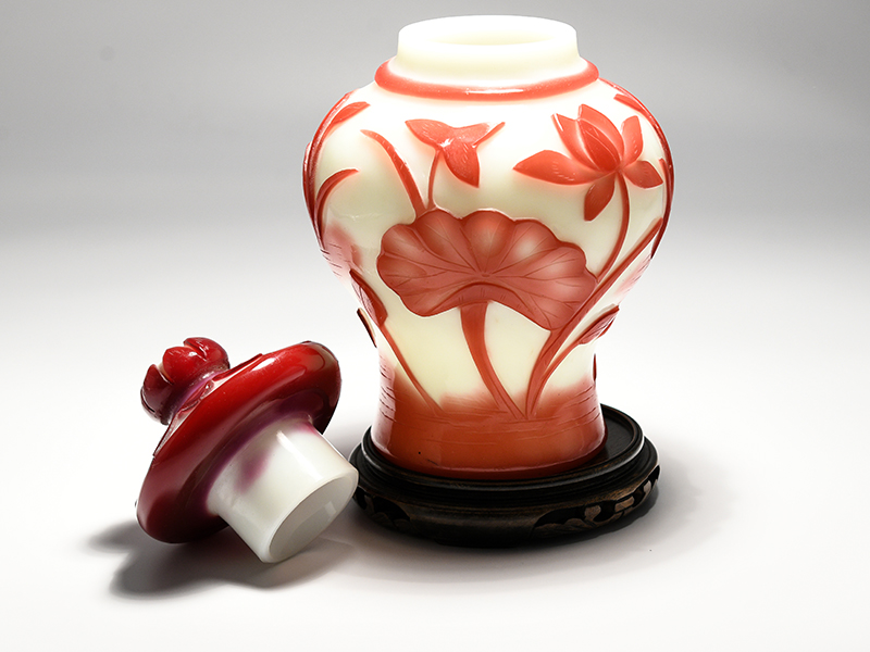 Balusterdeckelvase, Peking Cameo Glas, China, 20. Jh. brÃœberfangglas mit rotem, reliefiert geÃ¤ - Image 2 of 6