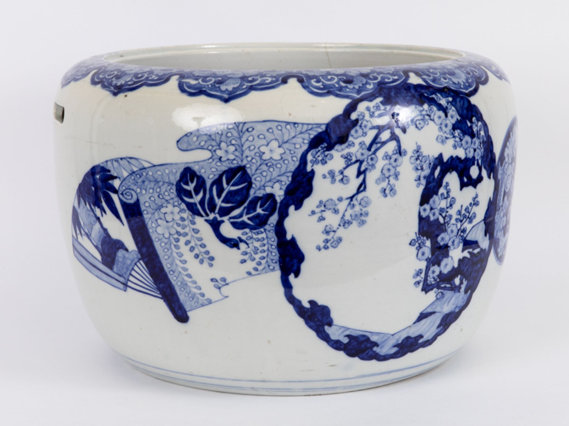 GroÃŸer Cachepot/Fish-Bowl/VorratsgefÃ¤ÃŸ, wohl Japan, 19. Jh. brPorzellan mit unter Glasur blauer - Image 4 of 7