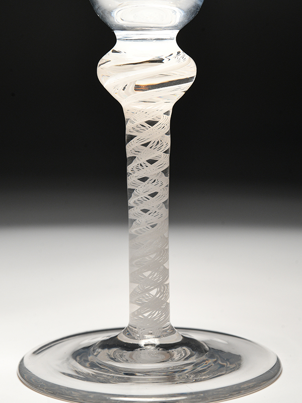 Fadenglas, 19./20. Jh. brFarbloses Glas mit weiÃŸen Fadeneinschmelzungen; Ã¼ber rundem - Image 2 of 3
