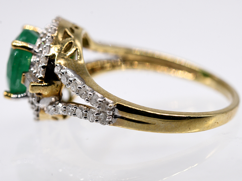 Ring mit Smaragd ca. 1,5 ct und Achtkant-Diamanten, zus. ca. 0,40 ct, 80- er Jahre. br9 kt Gelbgold. - Image 3 of 4