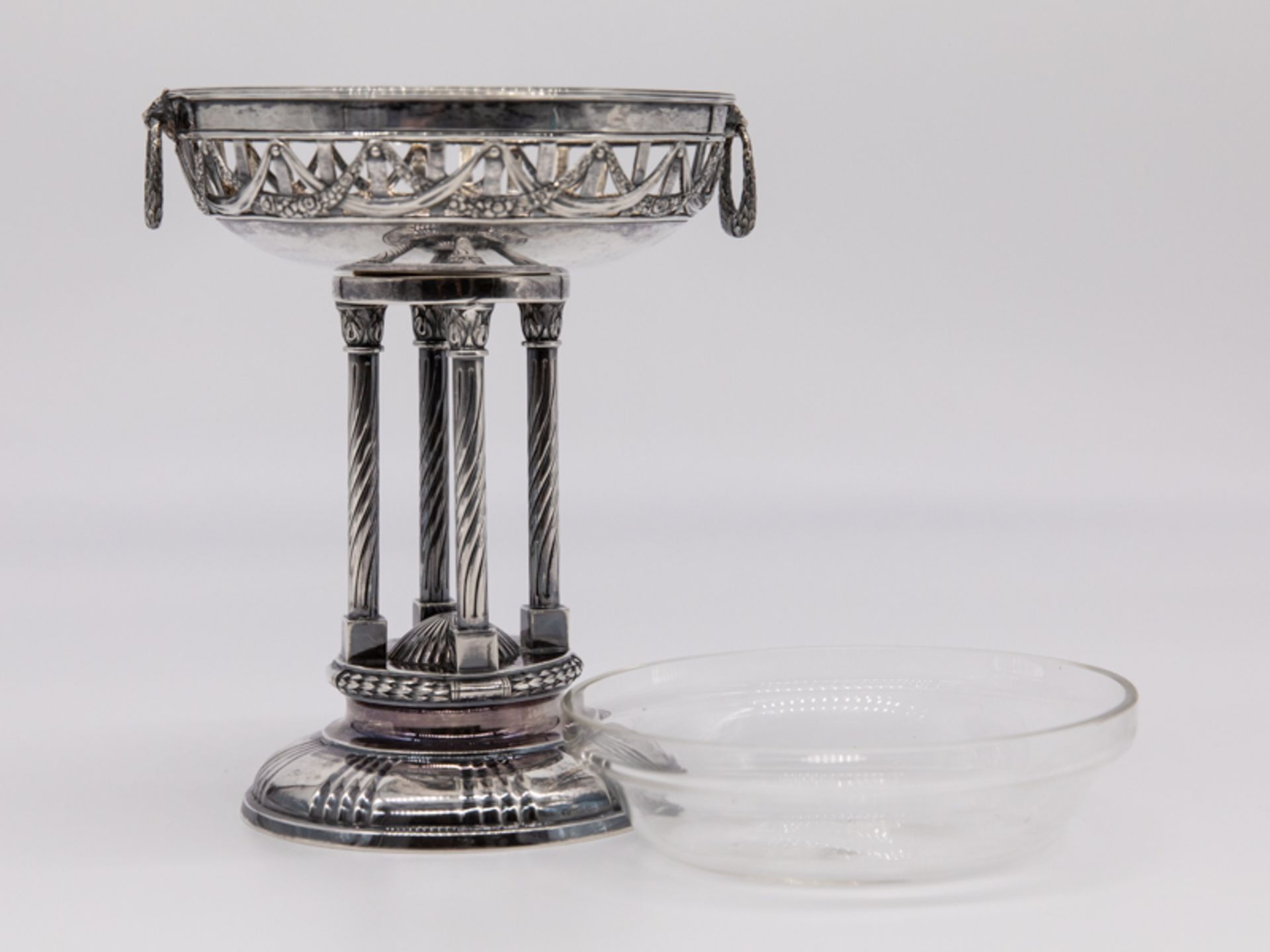 Jugendstil-Tafelaufsatz, deutsch, um 1905. br800/-Silber (mit Glaseinsatz), Gewicht (ohne Einsatz - Bild 2 aus 3